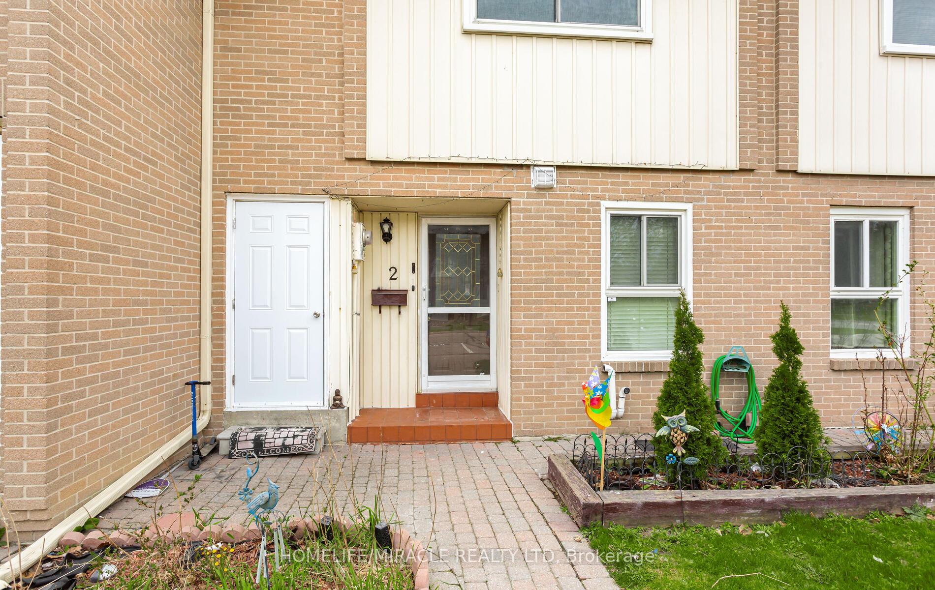 Photo 6 of Unit 2, 2 Craigleigh Crescent, Brampton, Avondale — HOMEH