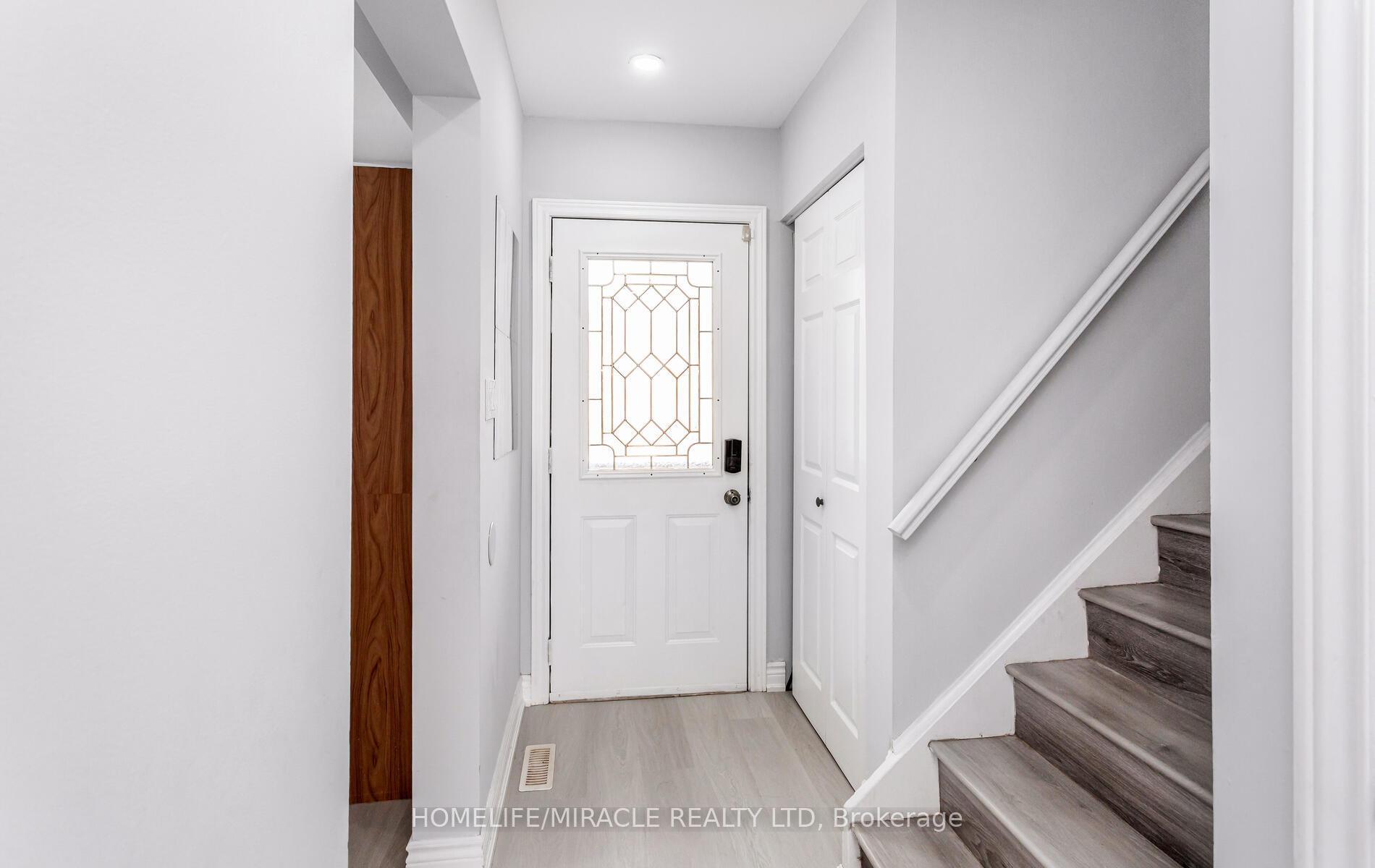 Photo 7 of Unit 2, 2 Craigleigh Crescent, Brampton, Avondale — HOMEH