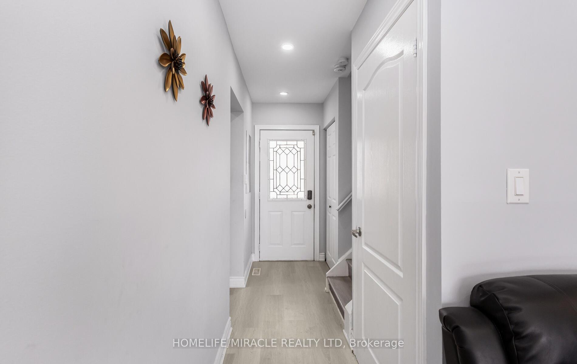 Photo 8 of Unit 2, 2 Craigleigh Crescent, Brampton, Avondale — HOMEH
