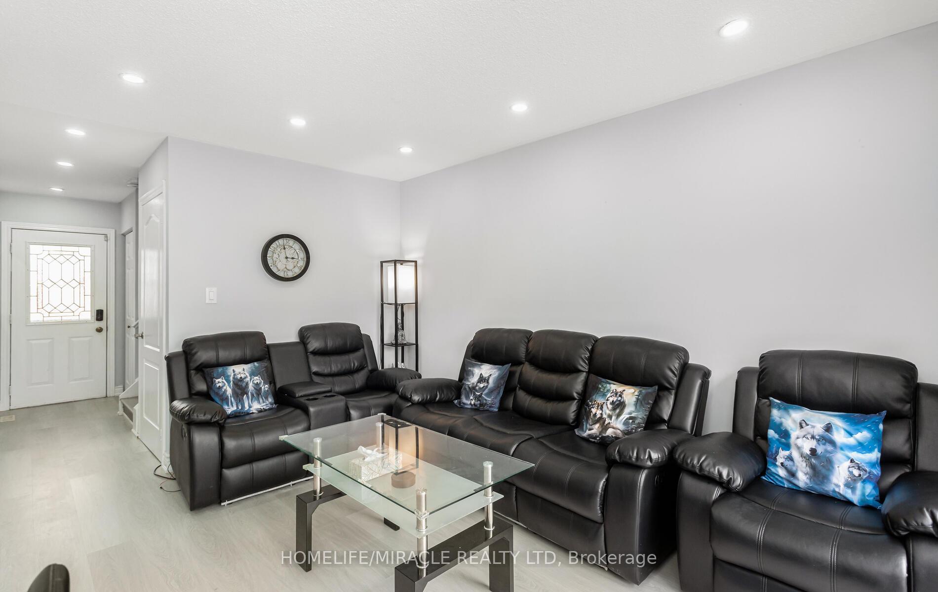 Photo 12 of Unit 2, 2 Craigleigh Crescent, Brampton, Avondale — HOMEH