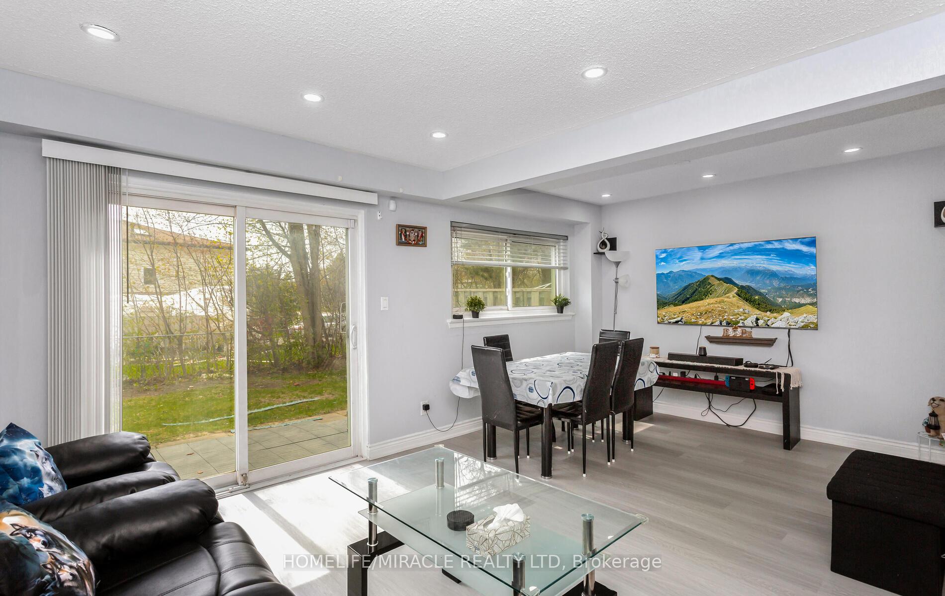 Photo 14 of Unit 2, 2 Craigleigh Crescent, Brampton, Avondale — HOMEH