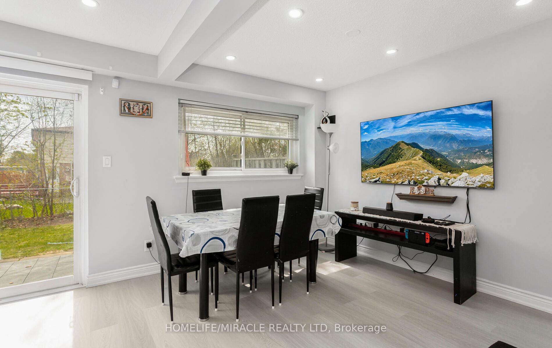 Photo 15 of Unit 2, 2 Craigleigh Crescent, Brampton, Avondale — HOMEH