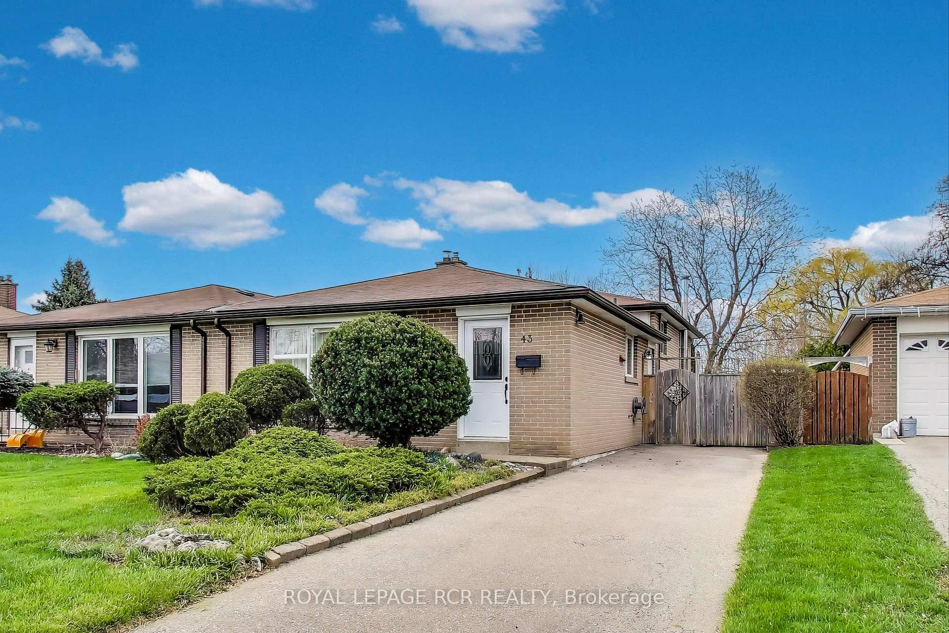 Photo 2 of 43 Appleby Drive, Brampton, Avondale — HOMEH