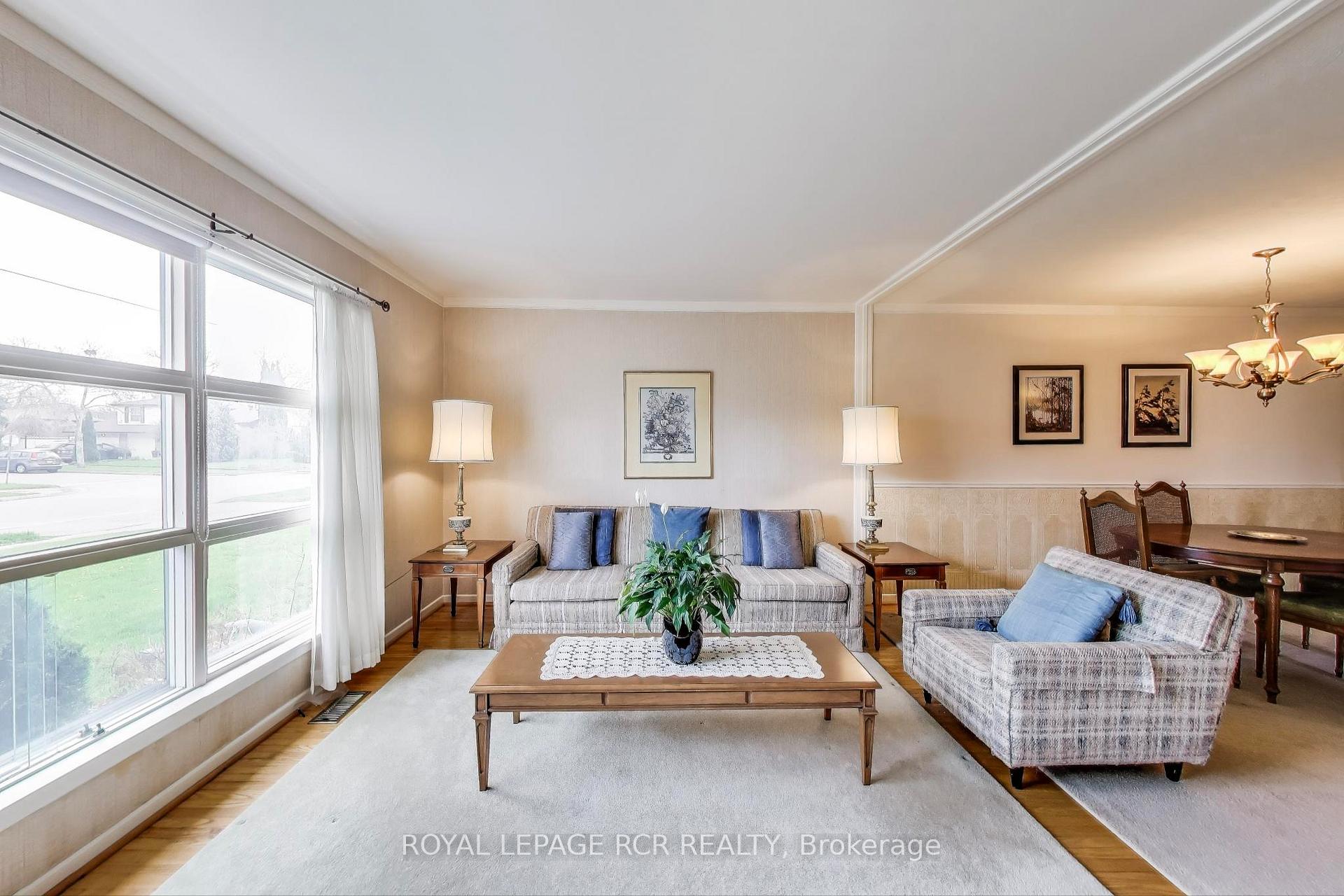 Photo 3 of 43 Appleby Drive, Brampton, Avondale — HOMEH