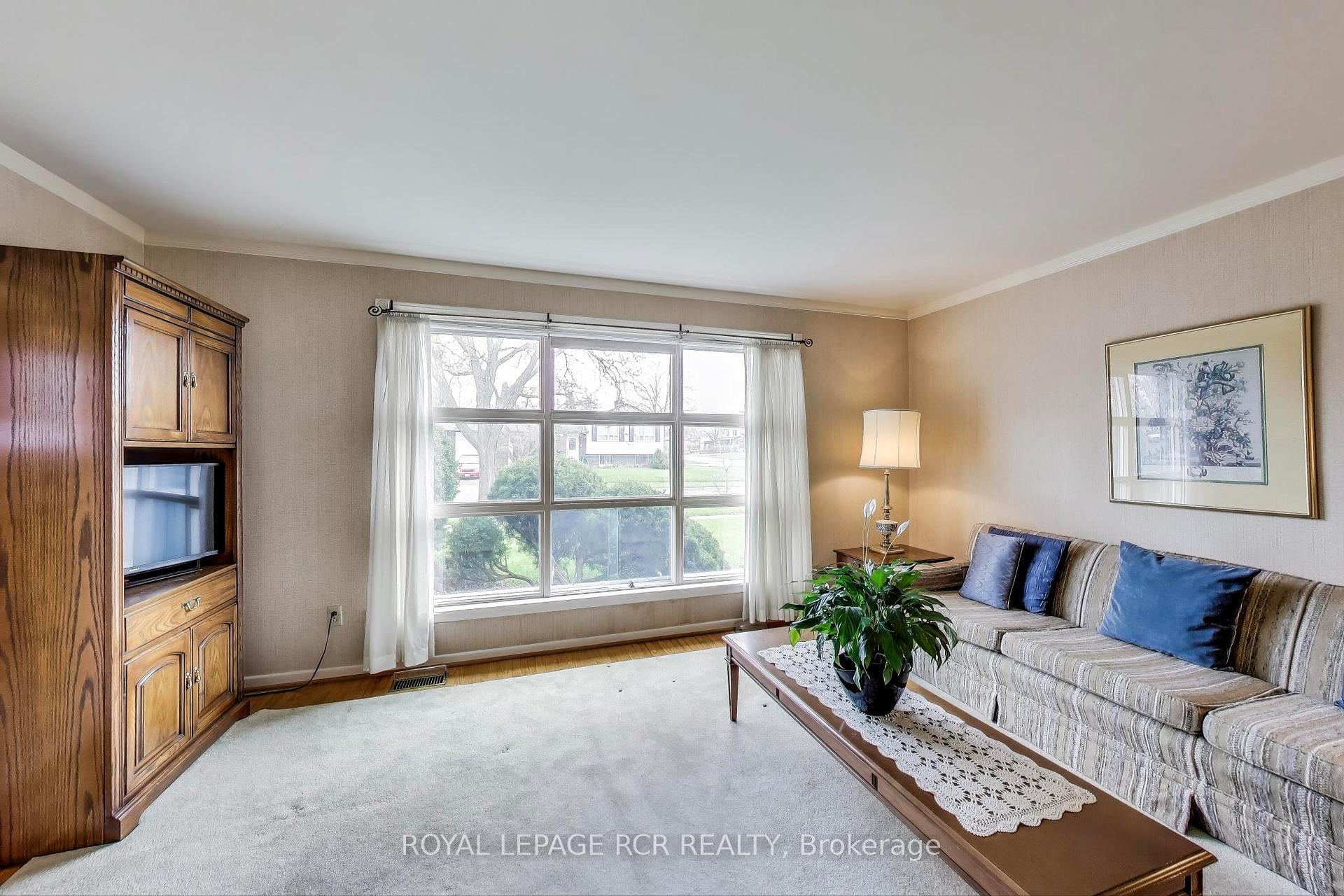 Photo 5 of 43 Appleby Drive, Brampton, Avondale — HOMEH