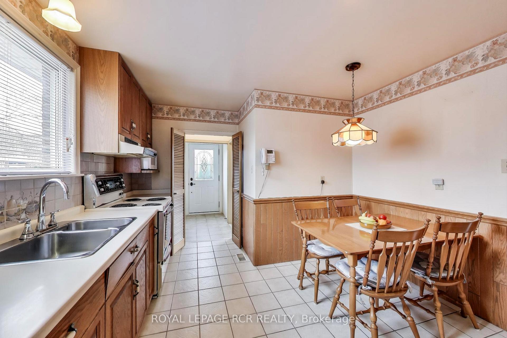 Photo 9 of 43 Appleby Drive, Brampton, Avondale — HOMEH