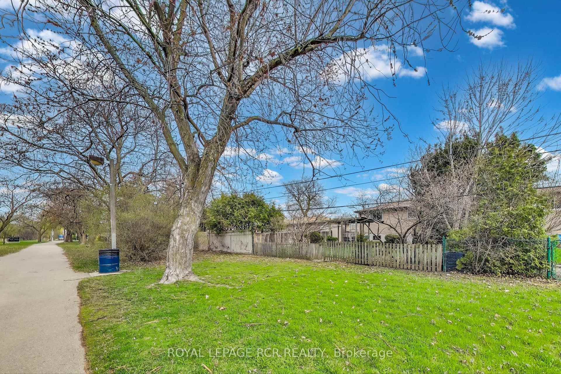 Photo 24 of 43 Appleby Drive, Brampton, Avondale — HOMEH