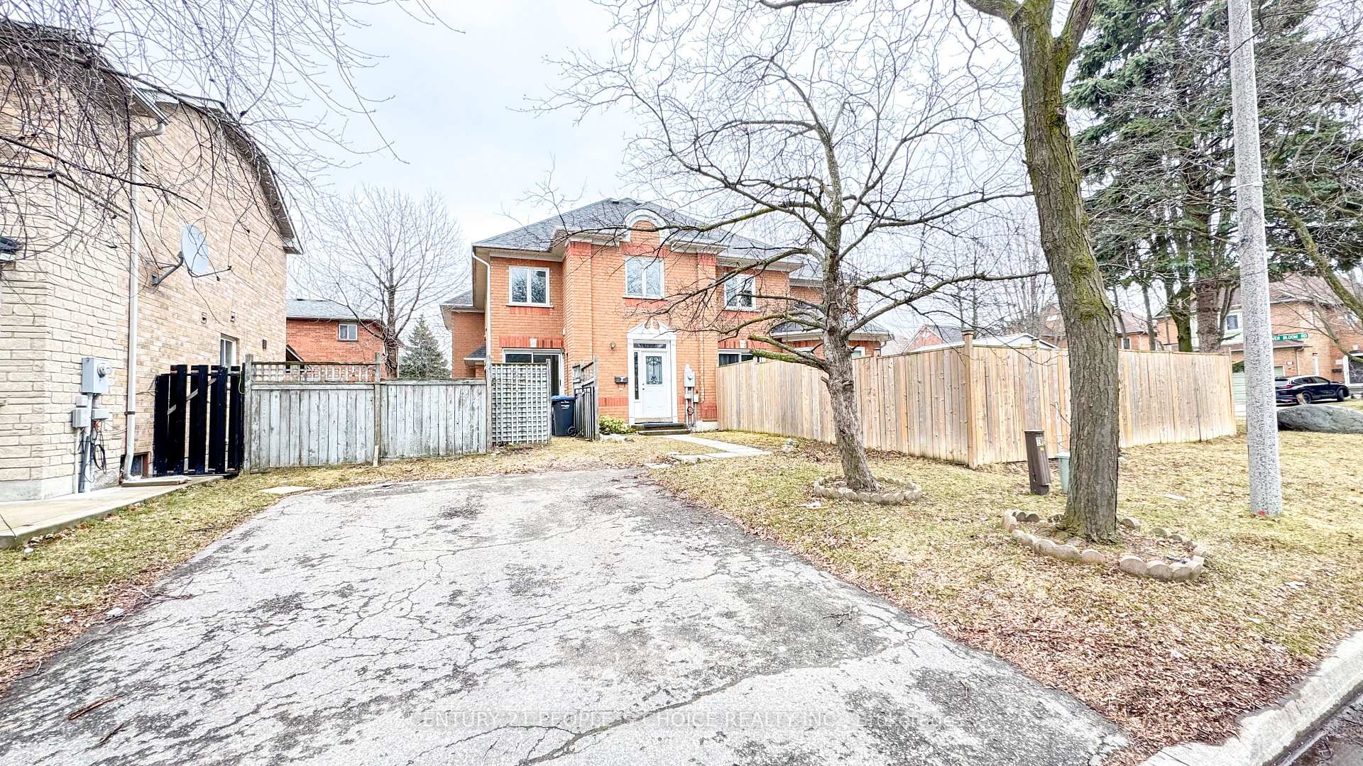 Photo 10 of 3 Bison Run Road, Brampton, Sandringham-Wellington — HOMEH