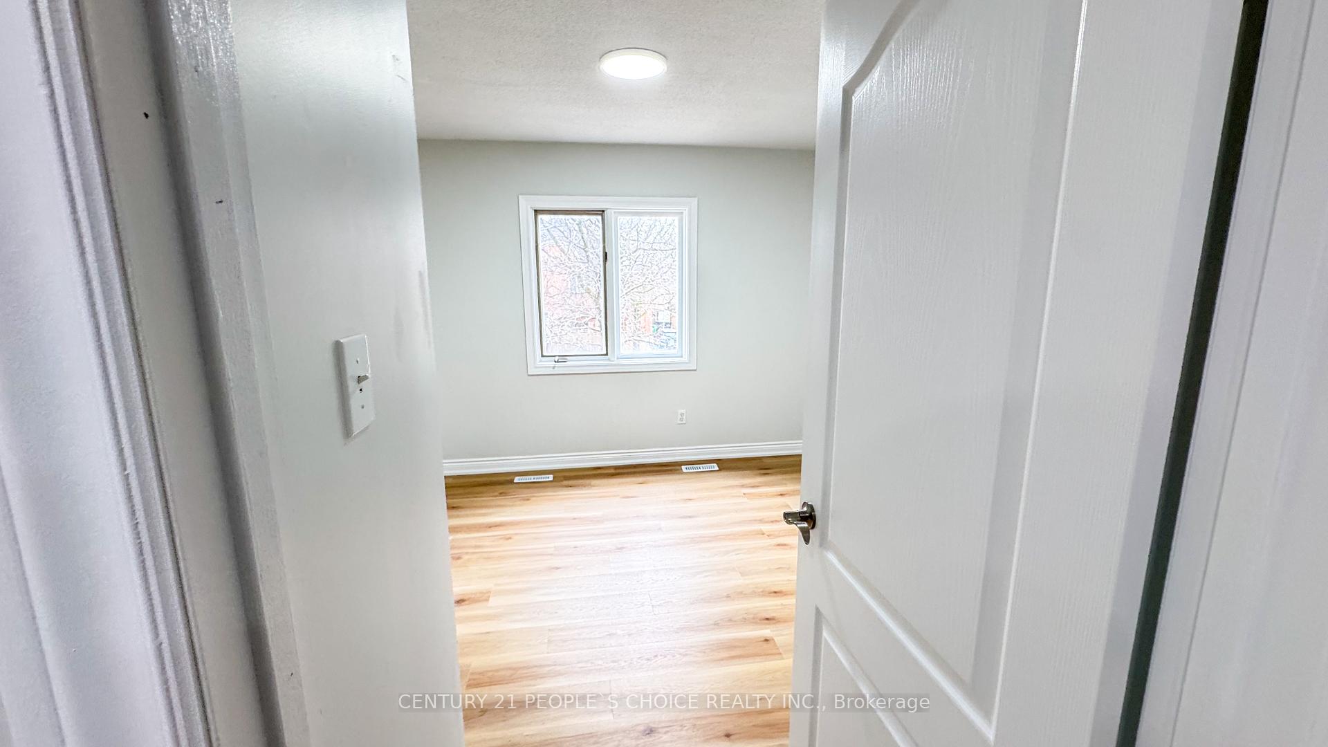 Photo 17 of 3 Bison Run Road, Brampton, Sandringham-Wellington — HOMEH