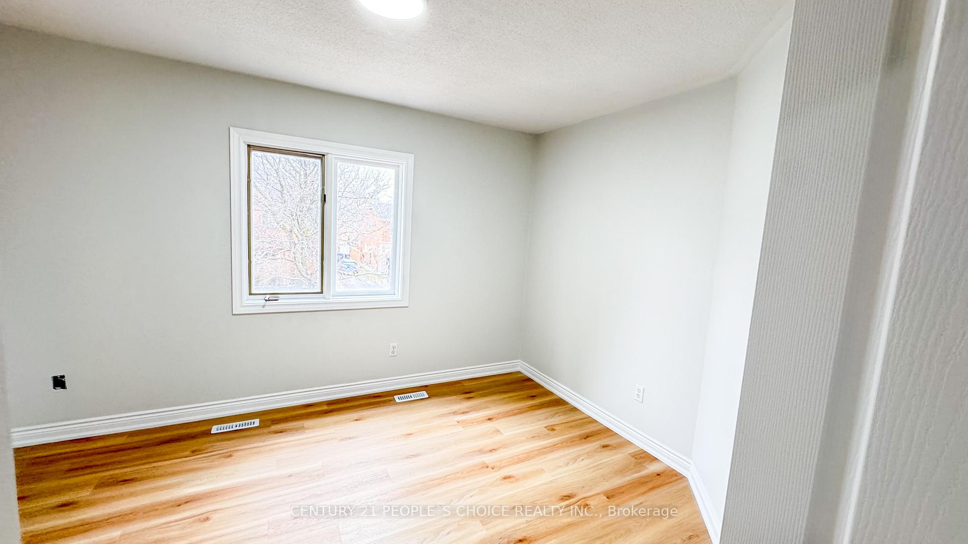Photo 18 of 3 Bison Run Road, Brampton, Sandringham-Wellington — HOMEH