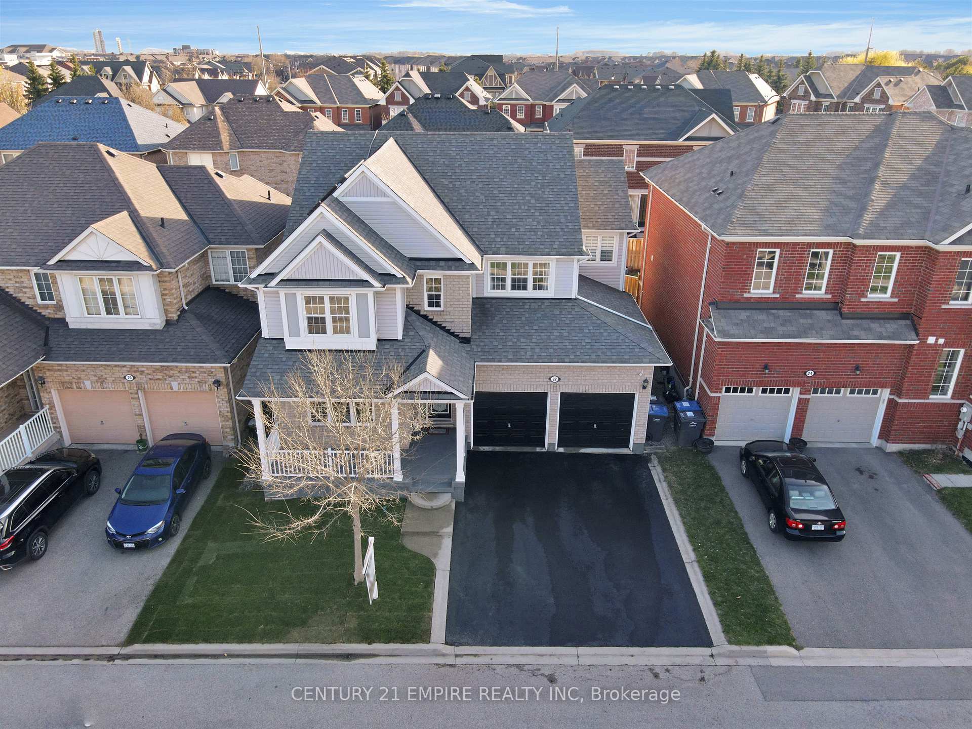 Photo 2 of 22 Leagrove Street, Brampton, Fletcher's Meadow — HOMEH