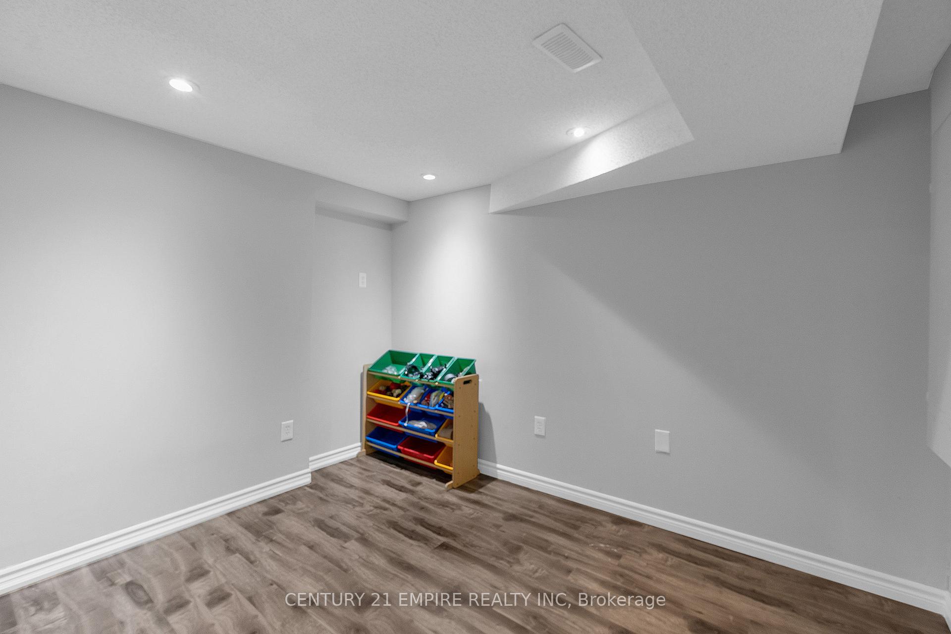 Photo 41 of 22 Leagrove Street, Brampton, Fletcher's Meadow — HOMEH