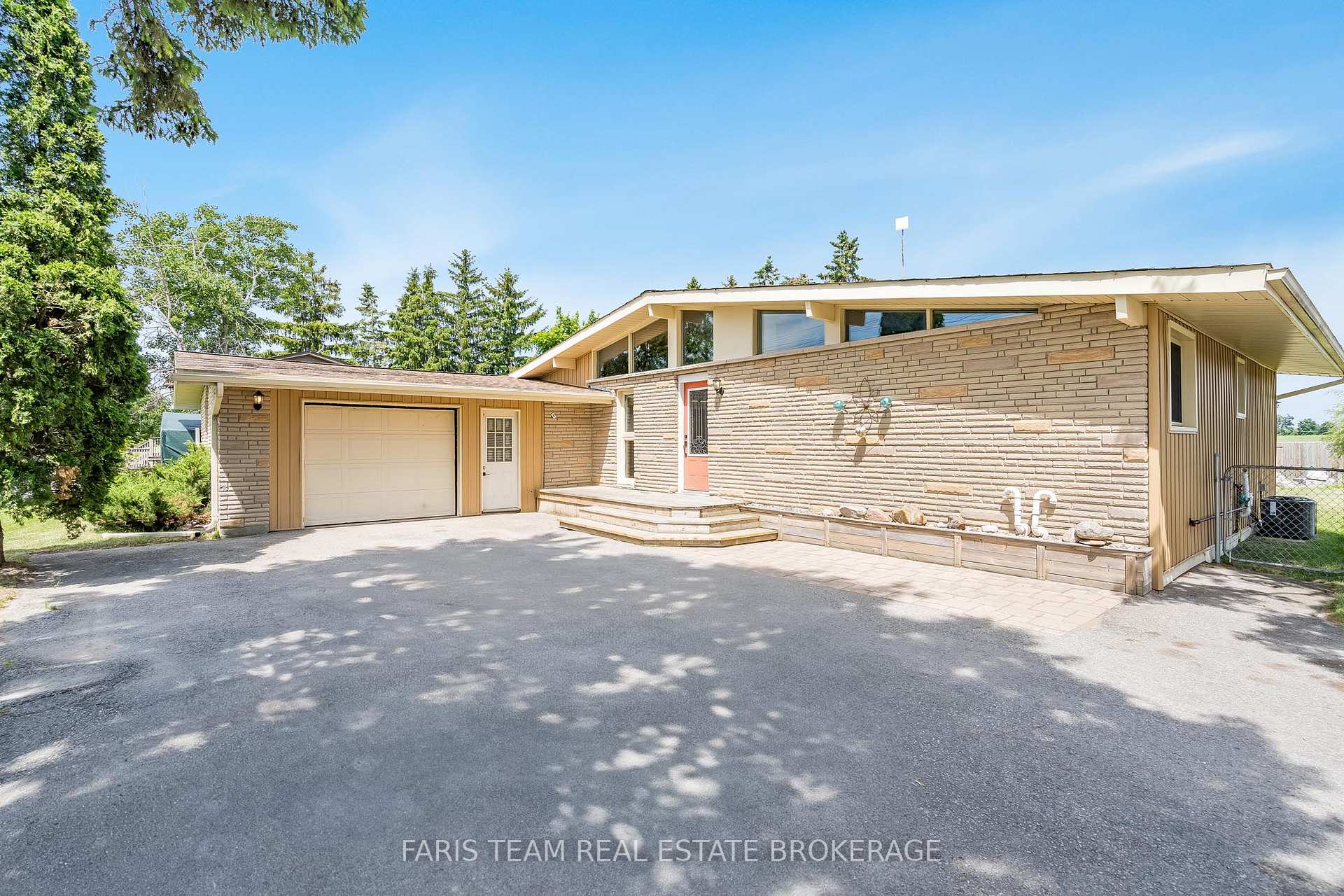 Photo 4 of 7466 11th Line, Essa, Thornton — HOMEH