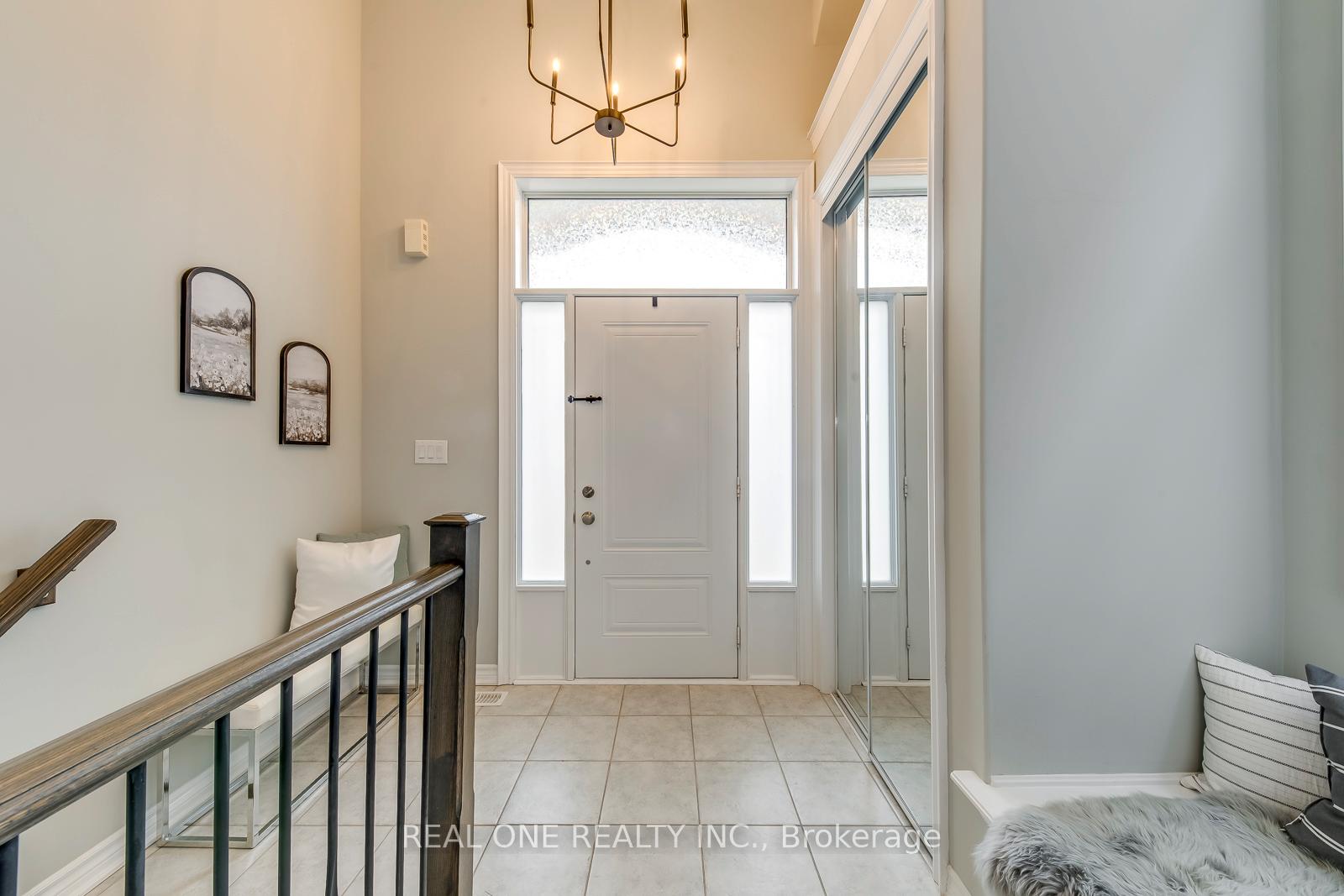 Photo 3 of 166 Stillwater Crescent, Hamilton, Waterdown — HOMEH