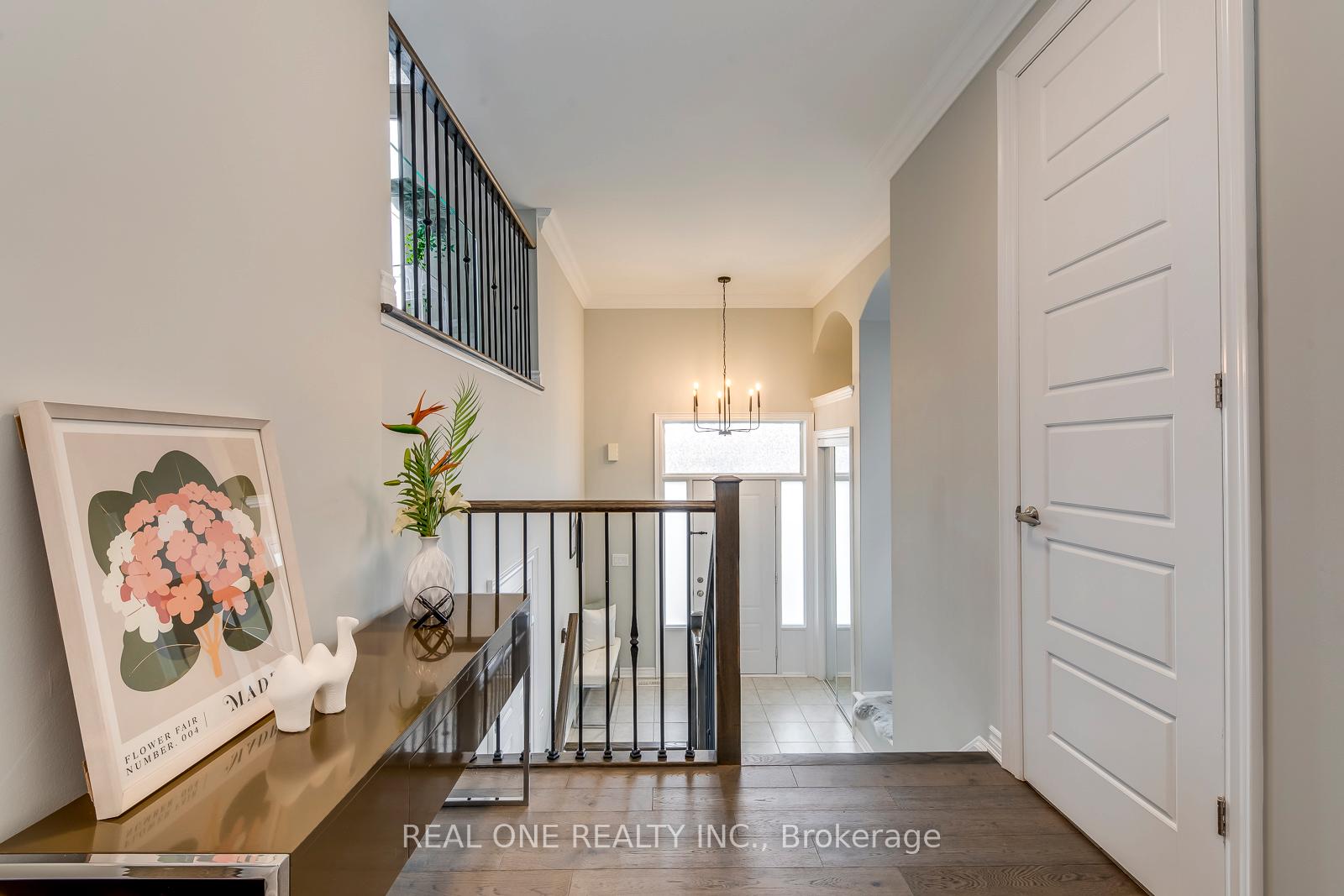 Photo 4 of 166 Stillwater Crescent, Hamilton, Waterdown — HOMEH