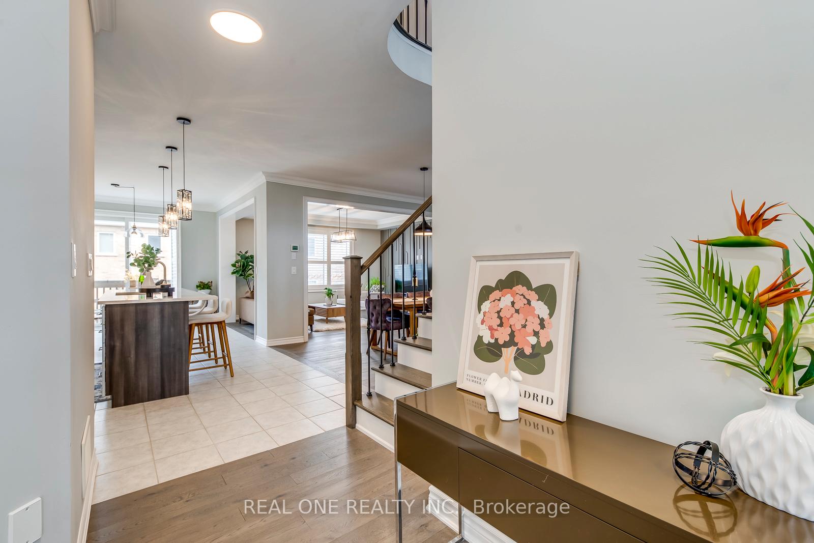 Photo 5 of 166 Stillwater Crescent, Hamilton, Waterdown — HOMEH