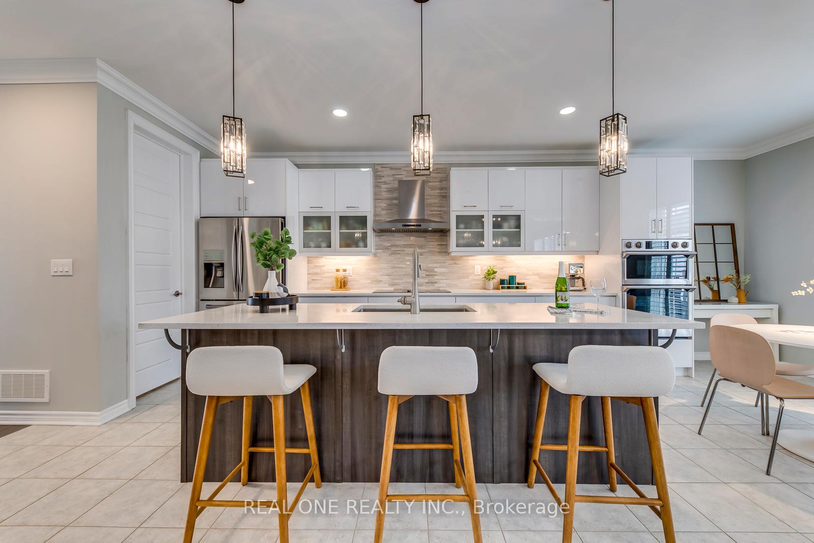 Photo 8 of 166 Stillwater Crescent, Hamilton, Waterdown — HOMEH