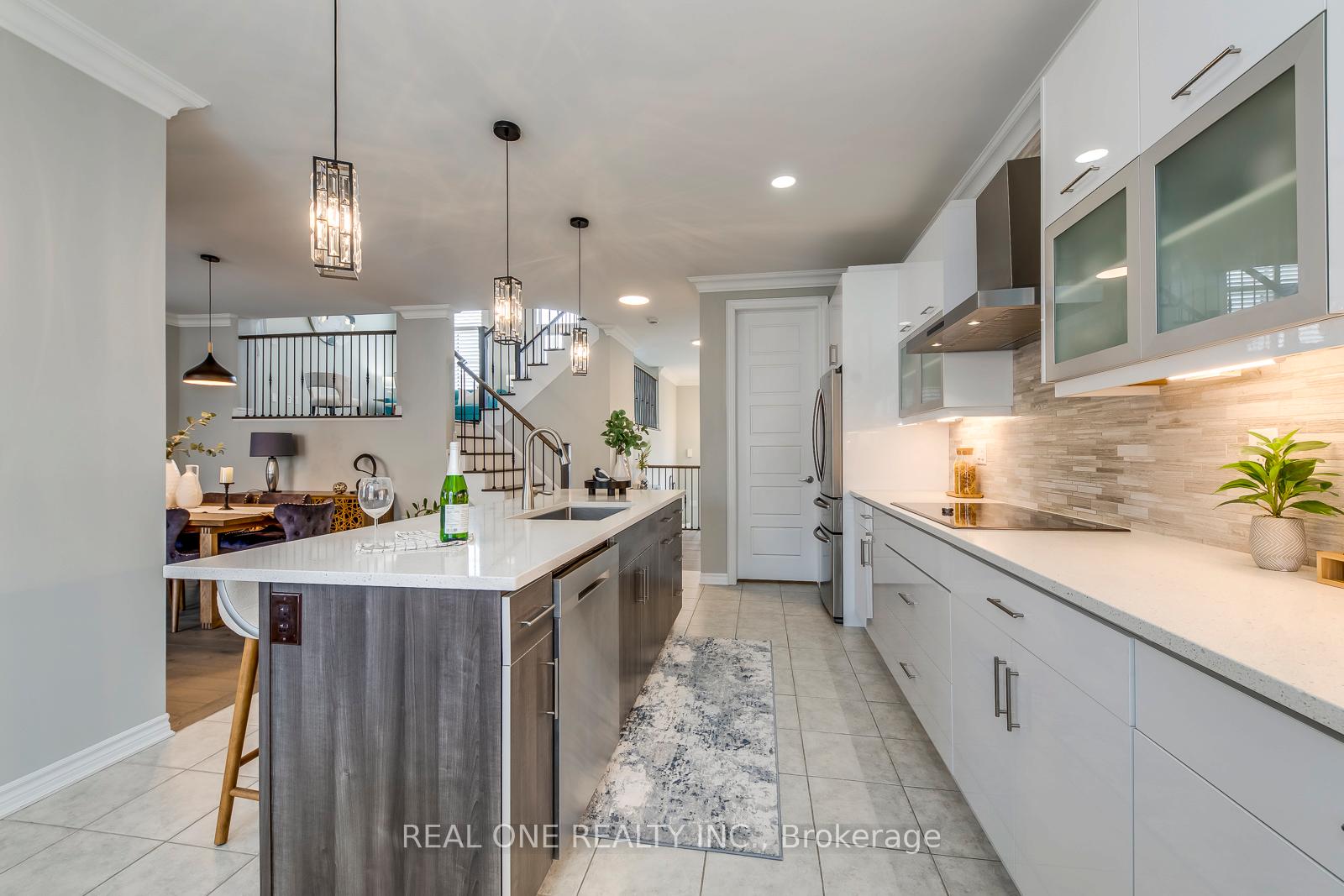 Photo 10 of 166 Stillwater Crescent, Hamilton, Waterdown — HOMEH