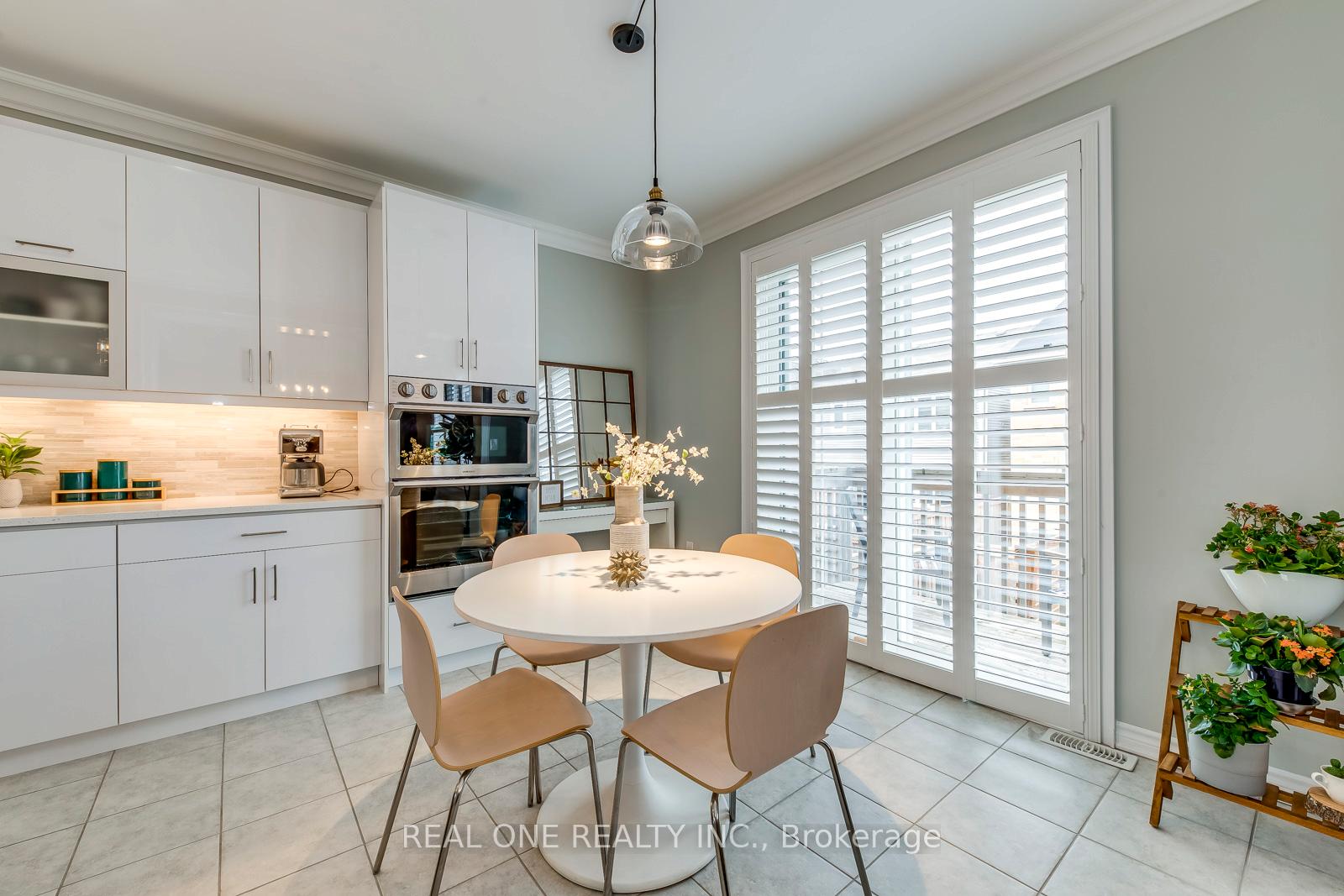 Photo 11 of 166 Stillwater Crescent, Hamilton, Waterdown — HOMEH