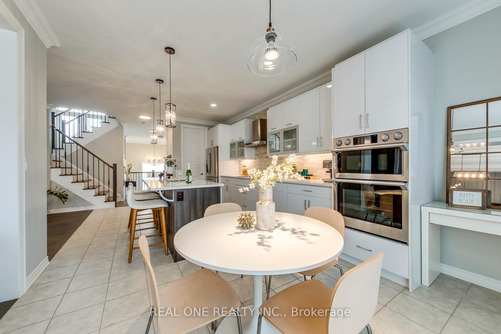 Photo 12 of 166 Stillwater Crescent, Hamilton, Waterdown — HOMEH