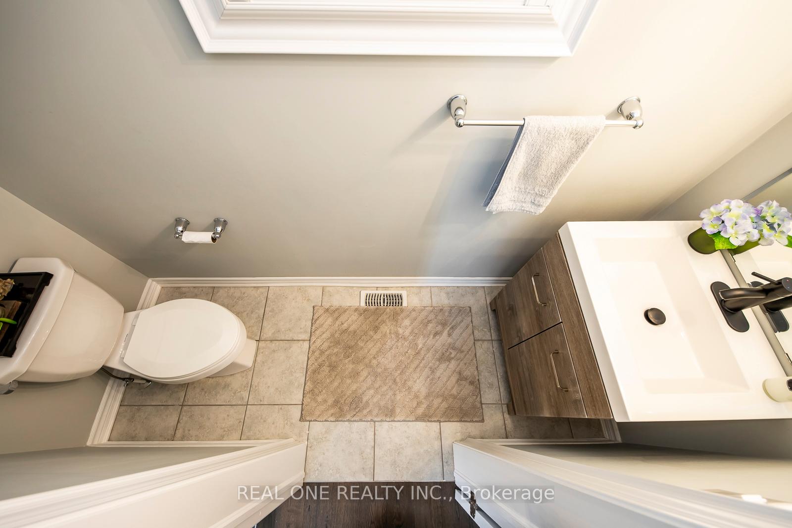 Photo 20 of 166 Stillwater Crescent, Hamilton, Waterdown — HOMEH