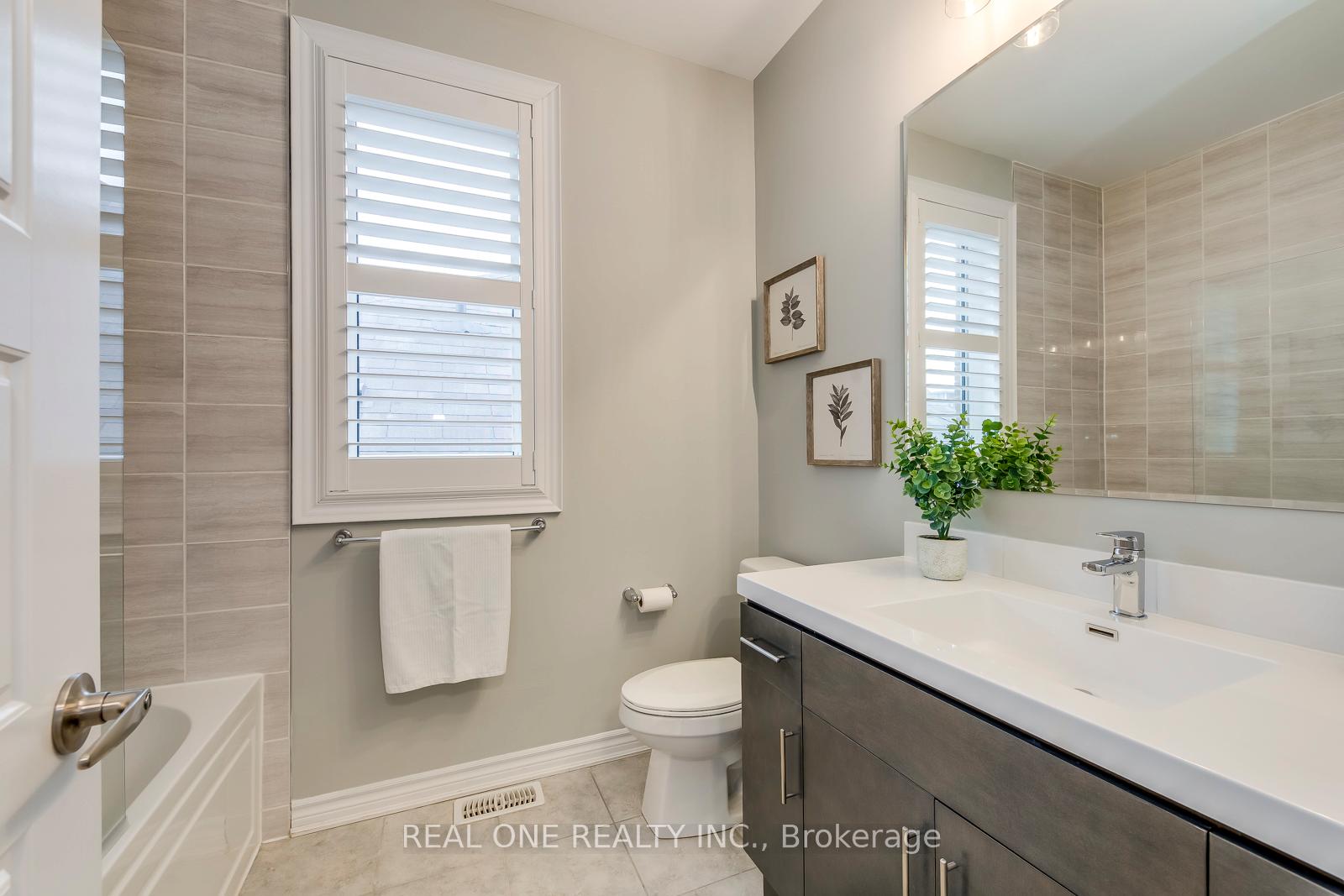 Photo 37 of 166 Stillwater Crescent, Hamilton, Waterdown — HOMEH