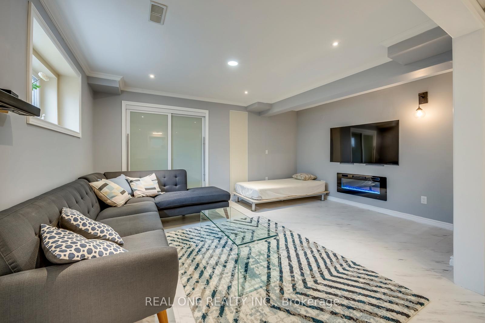 Photo 42 of 166 Stillwater Crescent, Hamilton, Waterdown — HOMEH