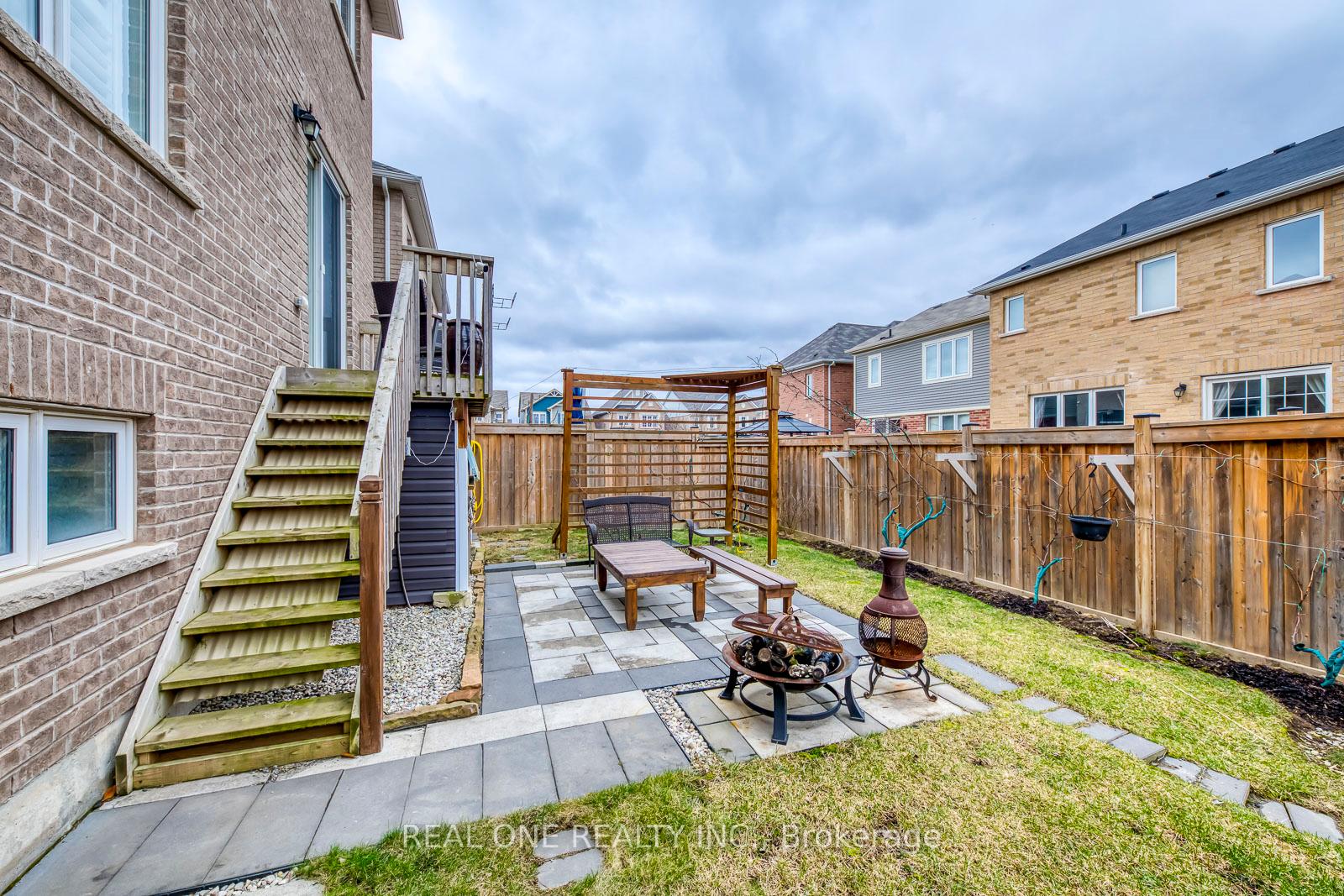 Photo 48 of 166 Stillwater Crescent, Hamilton, Waterdown — HOMEH