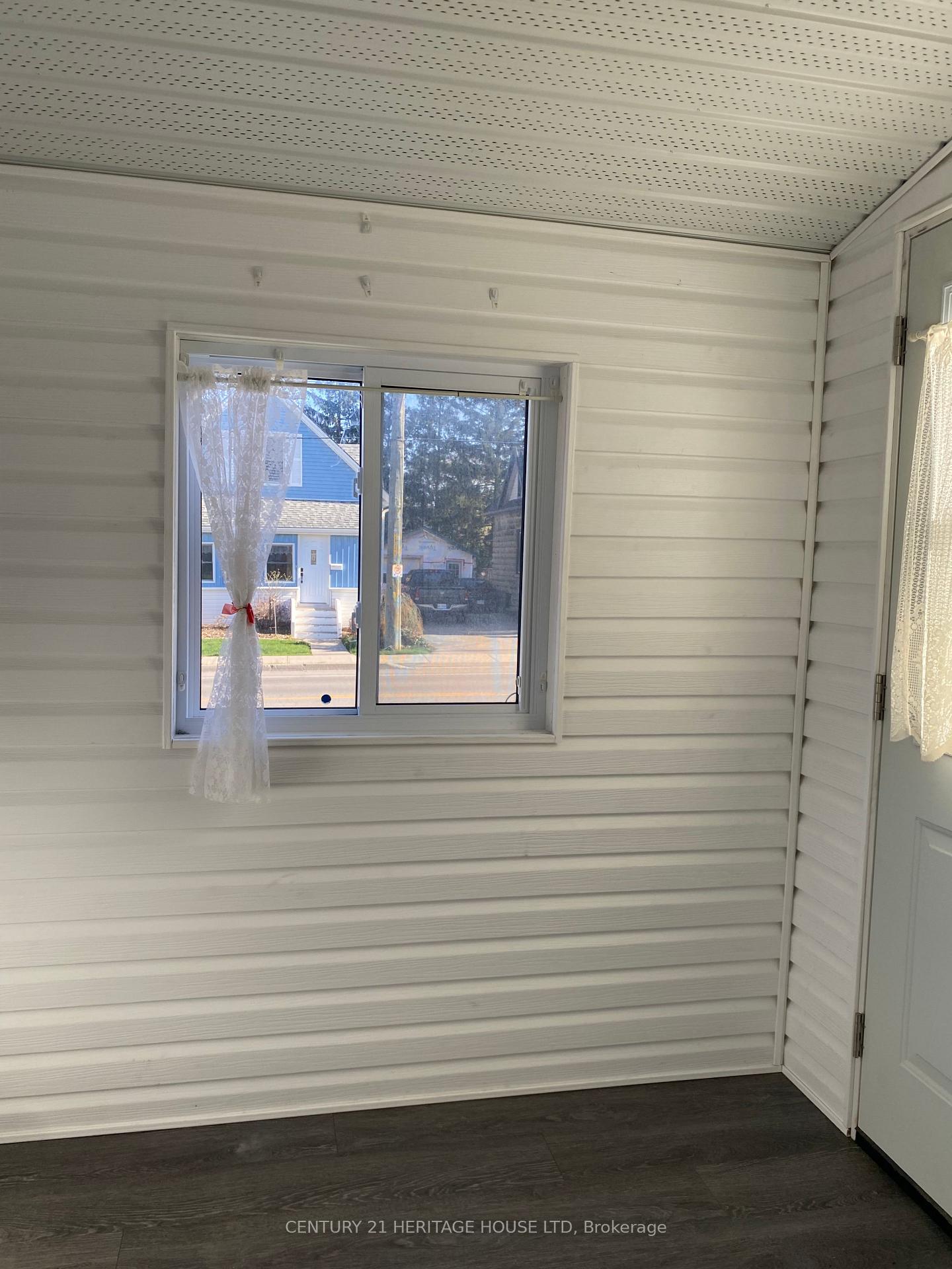 Photo 6 of 111 Elm Street, St. Thomas — HOMEH