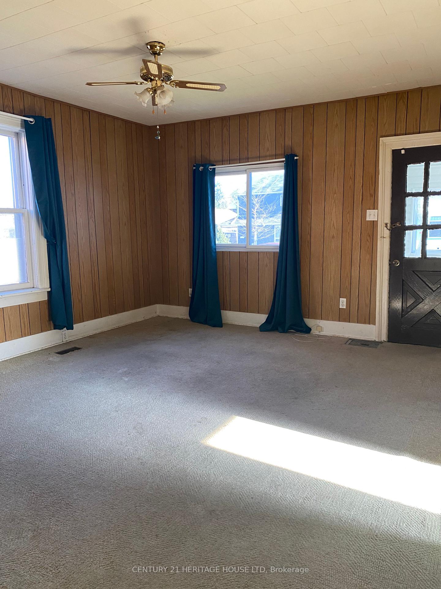 Photo 7 of 111 Elm Street, St. Thomas — HOMEH