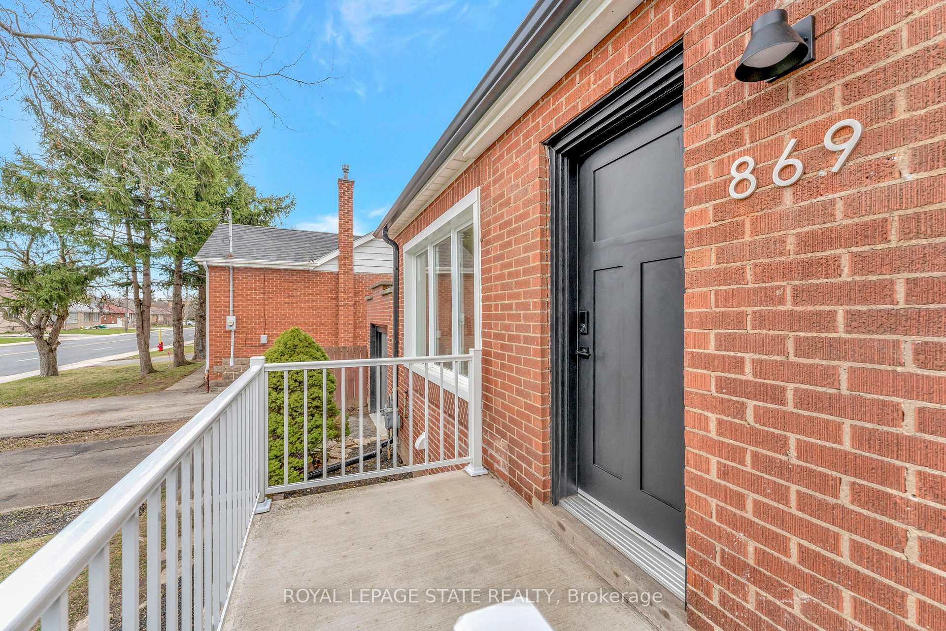 Photo 4 of 869 Garth Street, Hamilton, Buchanan — HOMEH