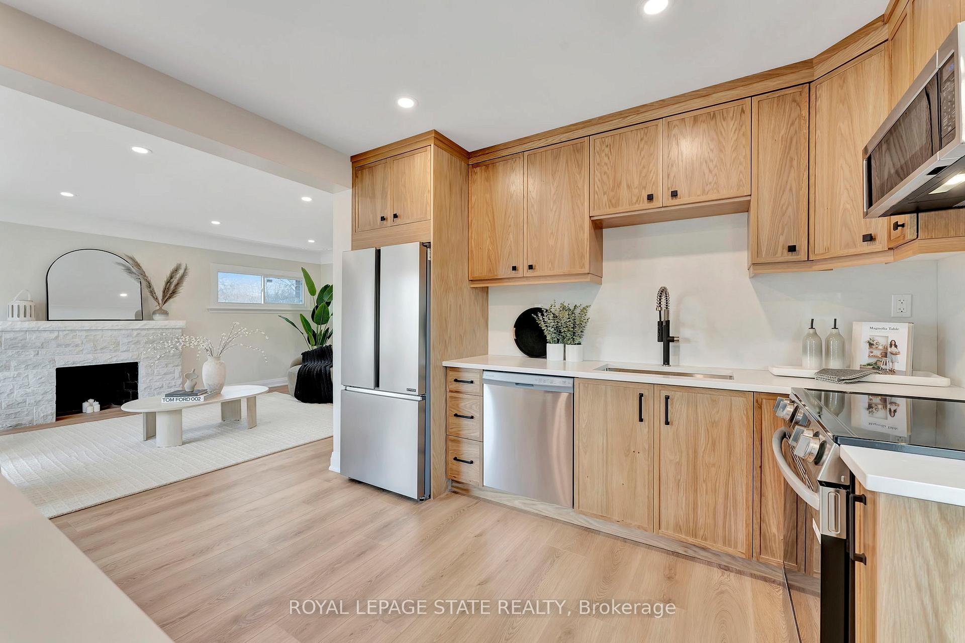 Photo 10 of 869 Garth Street, Hamilton, Buchanan — HOMEH