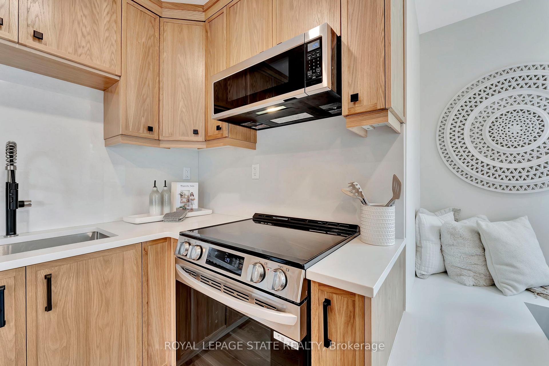 Photo 11 of 869 Garth Street, Hamilton, Buchanan — HOMEH