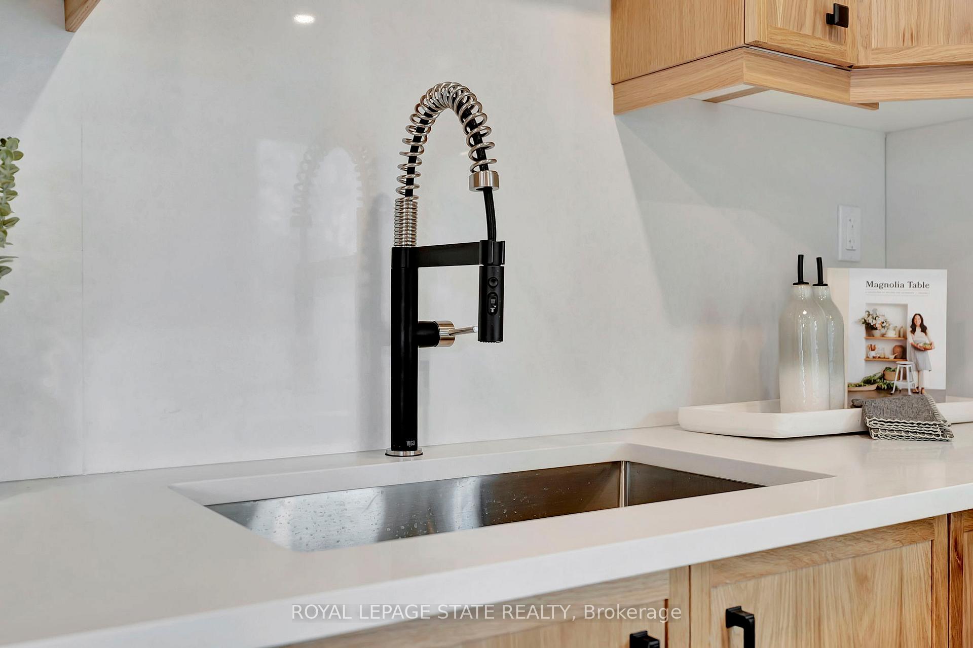 Photo 12 of 869 Garth Street, Hamilton, Buchanan — HOMEH