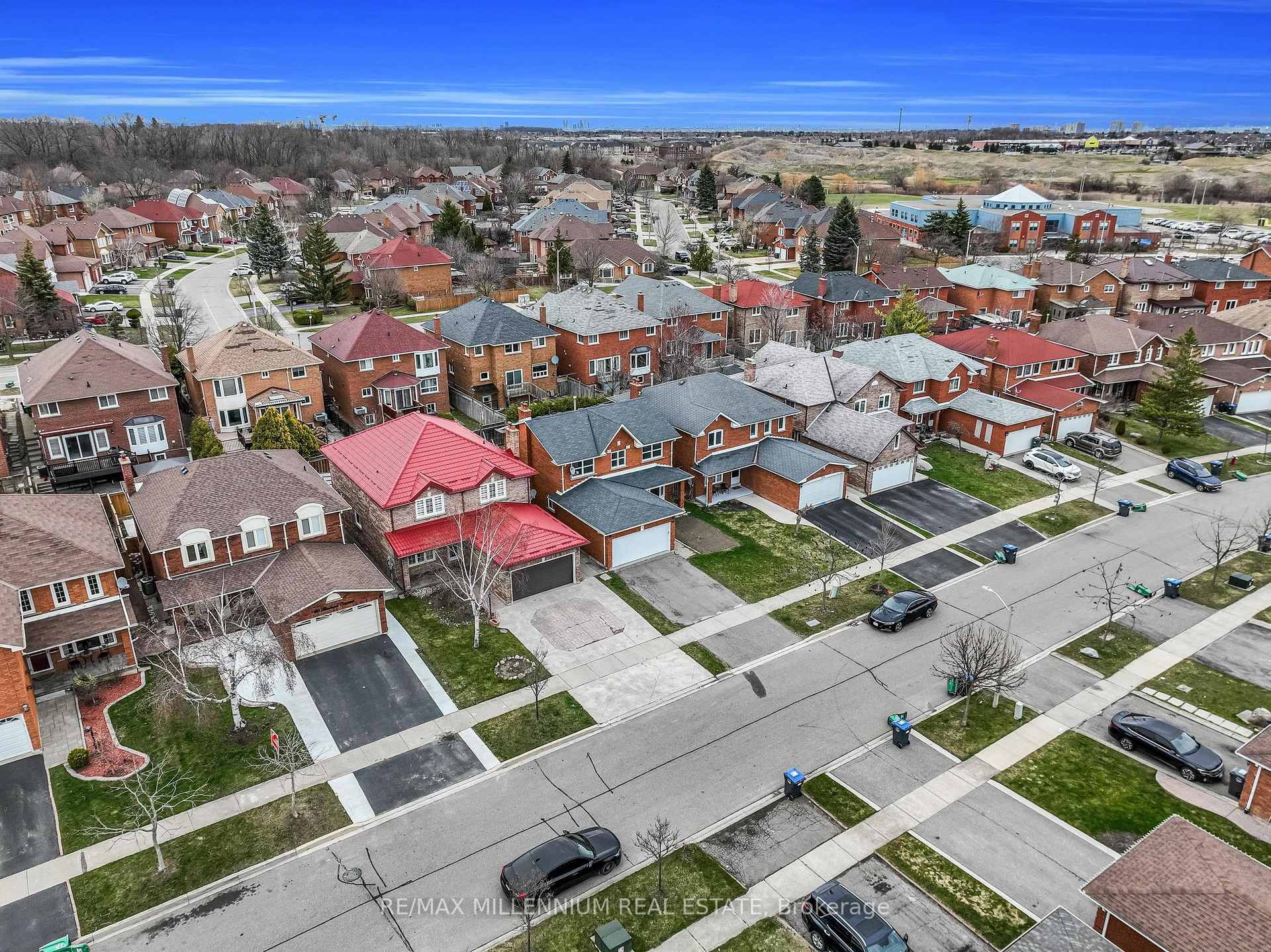 Photo 3 of 64 Allenhead Crescent NE, Brampton, Heart Lake East — HOMEH
