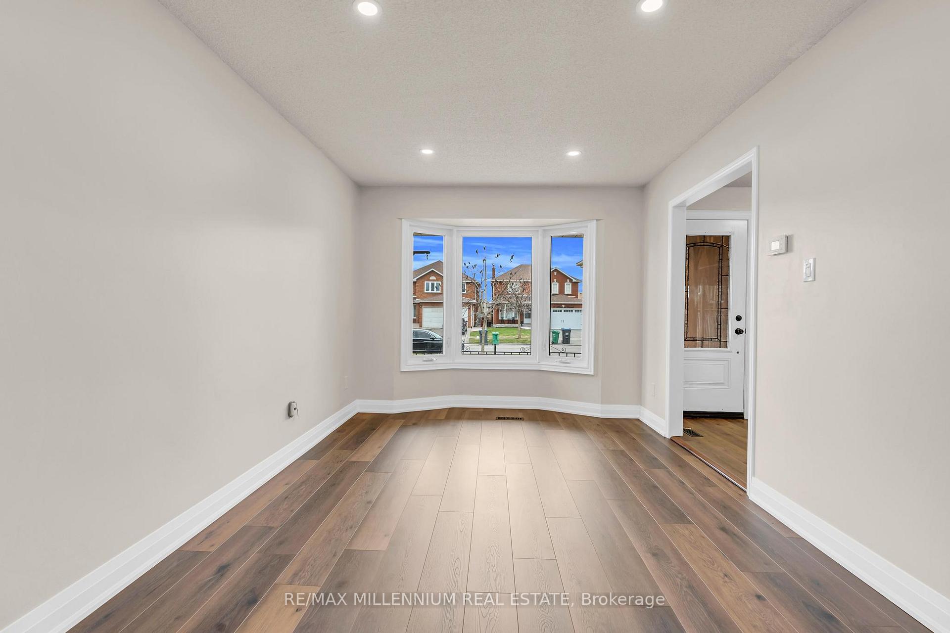 Photo 11 of 64 Allenhead Crescent NE, Brampton, Heart Lake East — HOMEH