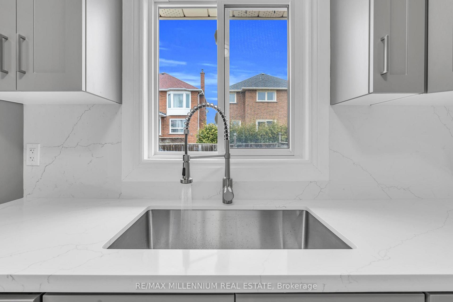 Photo 20 of 64 Allenhead Crescent NE, Brampton, Heart Lake East — HOMEH