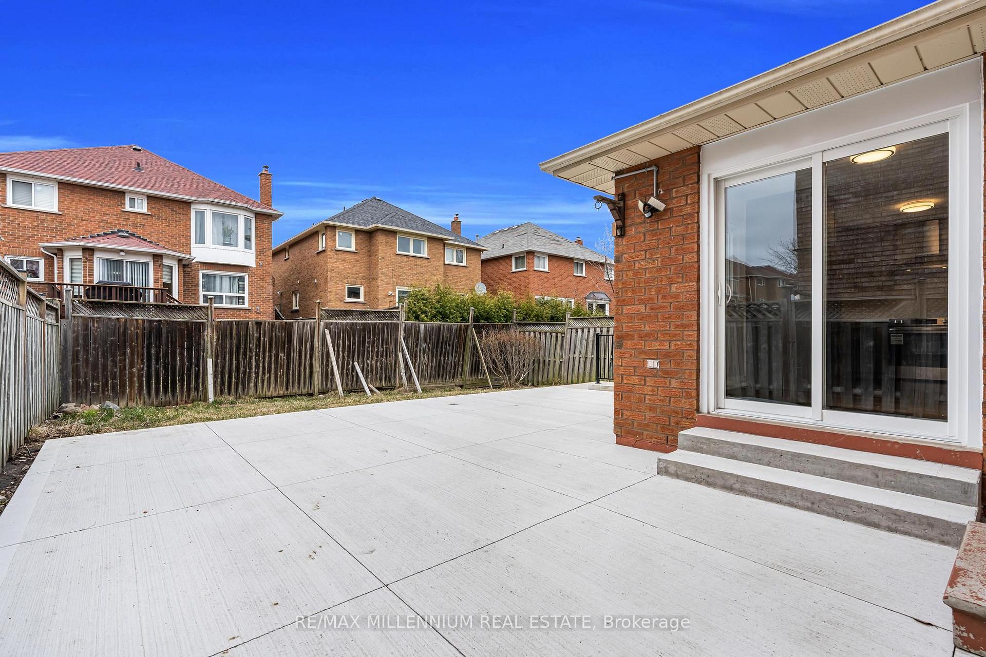 Photo 57 of 64 Allenhead Crescent NE, Brampton, Heart Lake East — HOMEH