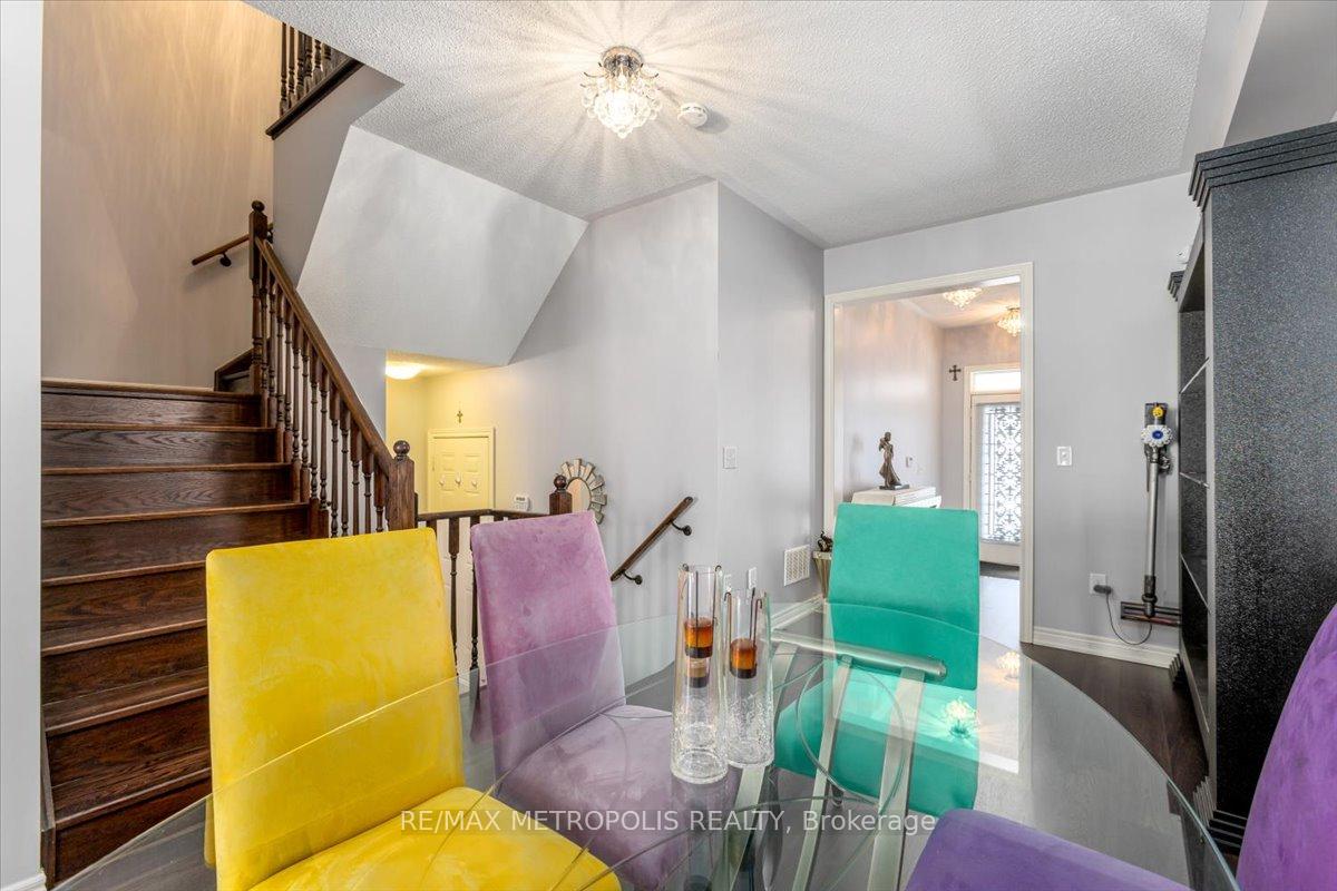 Photo 4 of 101 Lesabre Crescent, Brampton, Bram East — HOMEH