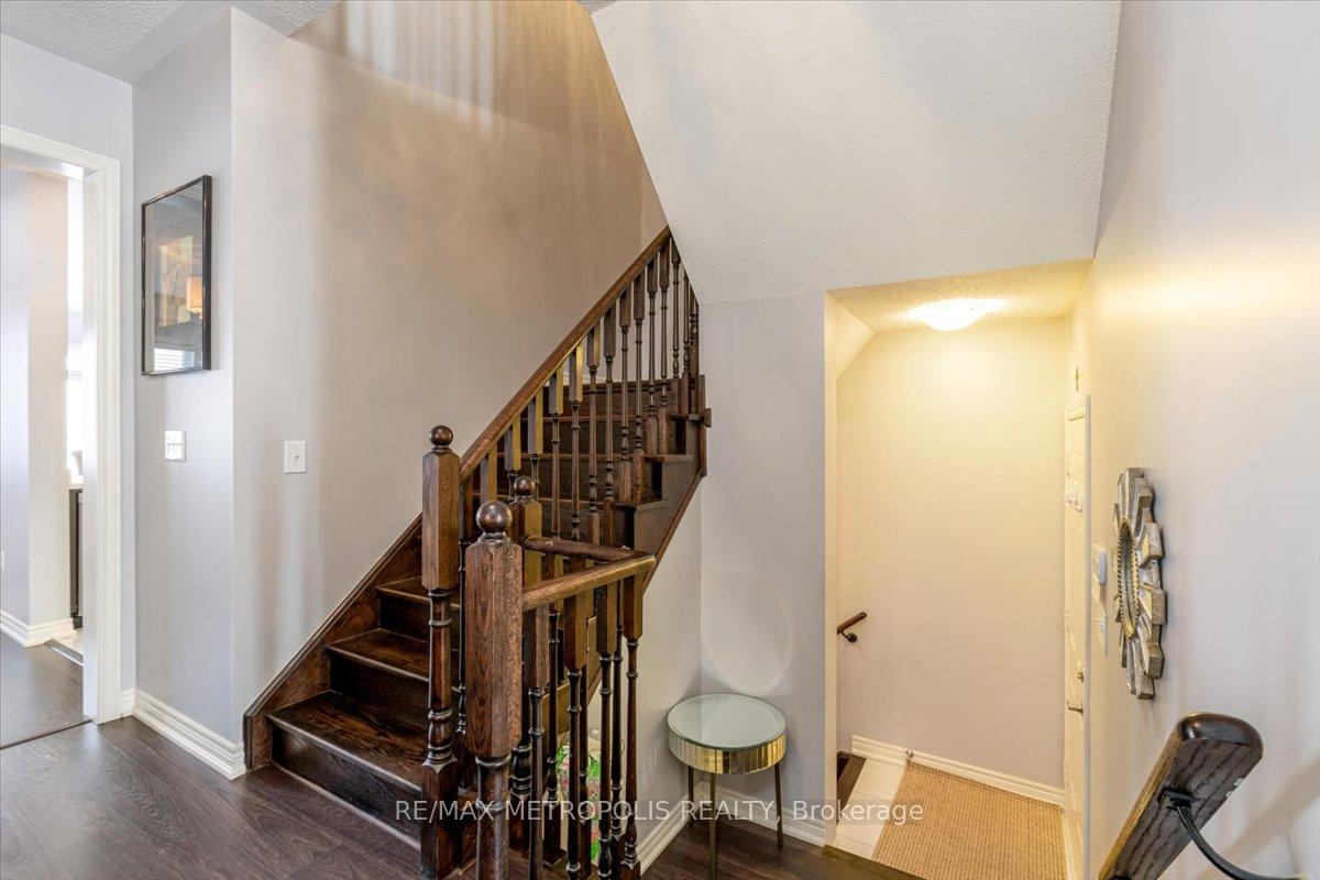 Photo 5 of 101 Lesabre Crescent, Brampton, Bram East — HOMEH