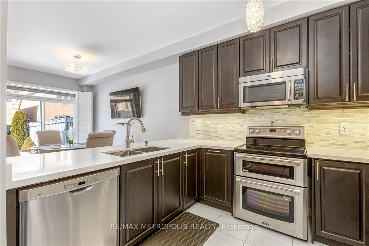 Photo 10 of 101 Lesabre Crescent, Brampton, Bram East — HOMEH