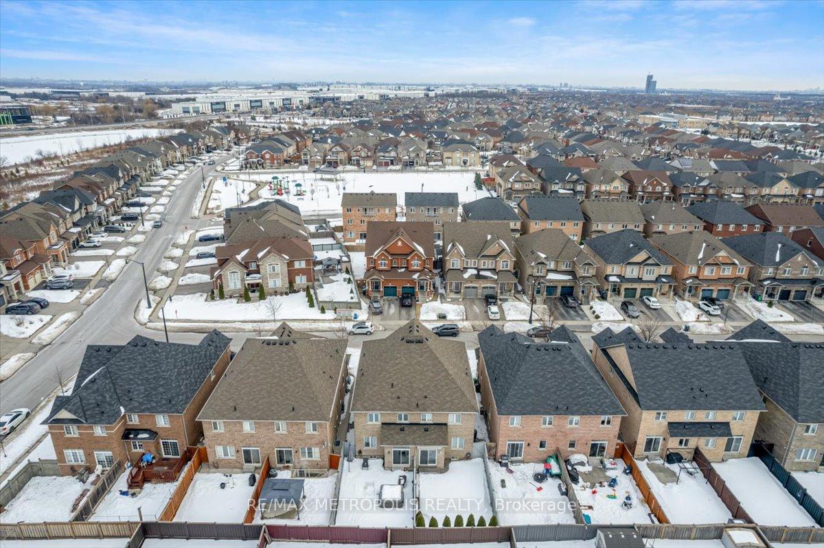 Photo 33 of 101 Lesabre Crescent, Brampton, Bram East — HOMEH