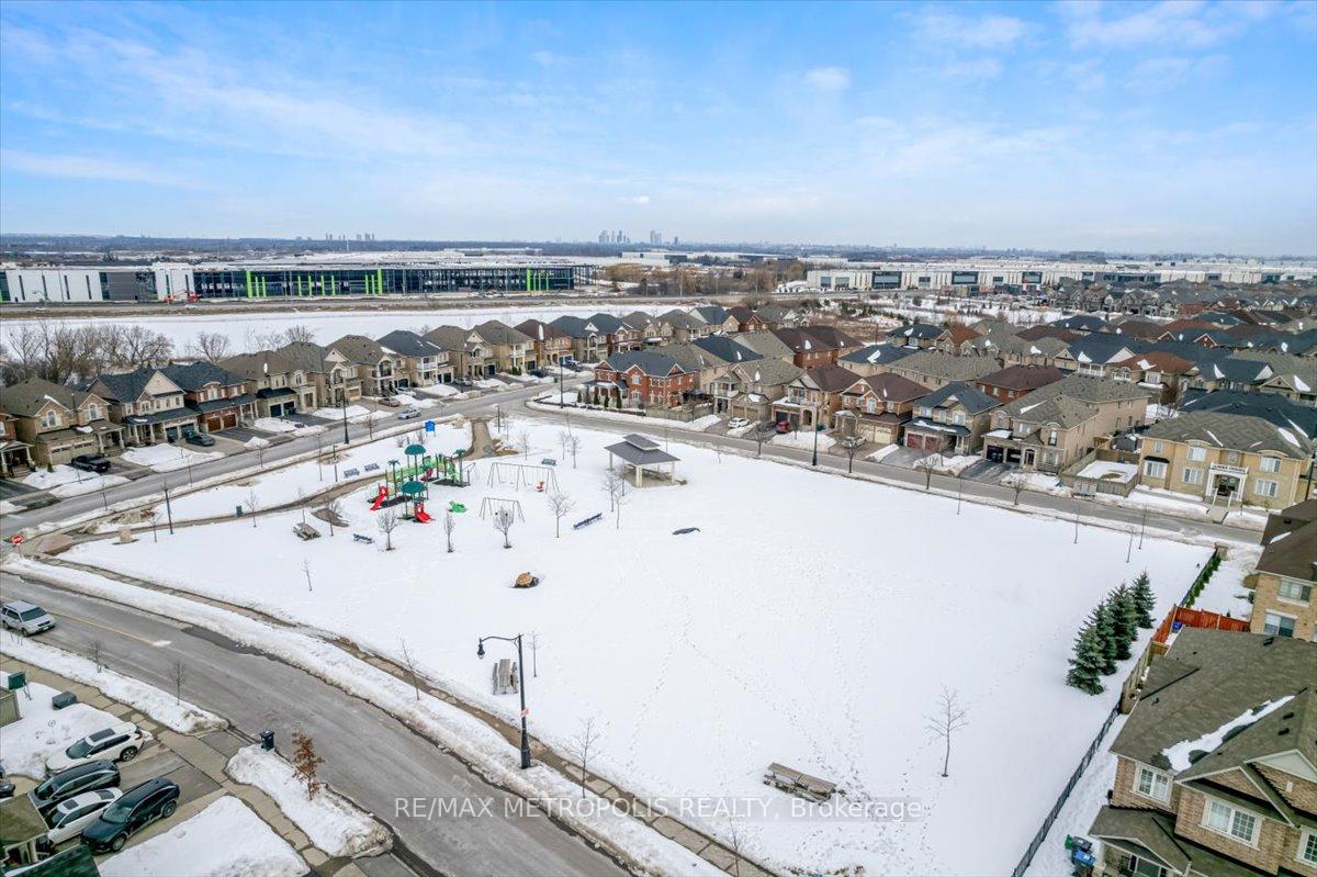 Photo 34 of 101 Lesabre Crescent, Brampton, Bram East — HOMEH