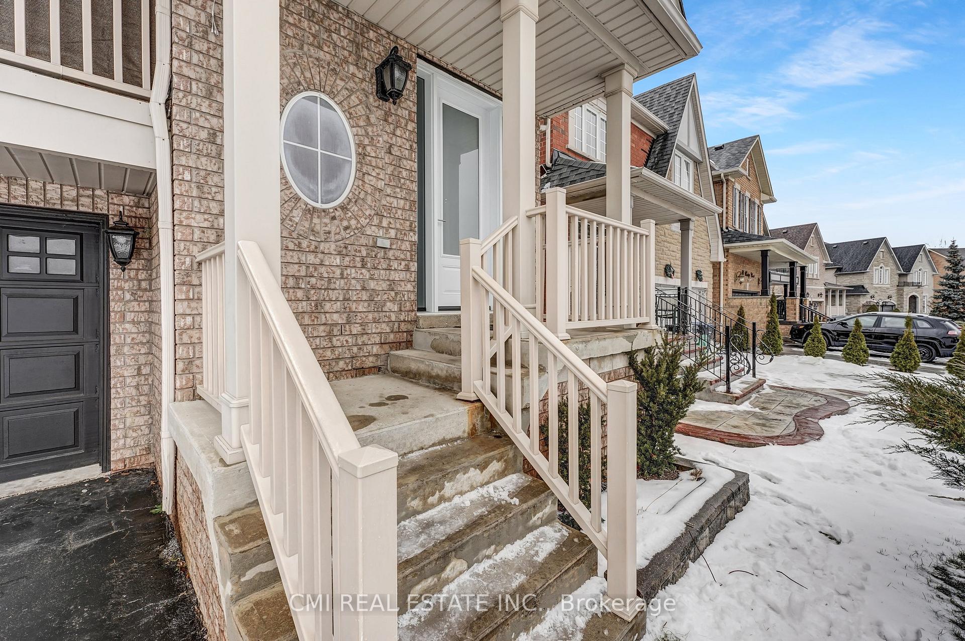 Photo 4 of 54 Rockstep Court, Brampton, Sandringham-Wellington — HOMEH