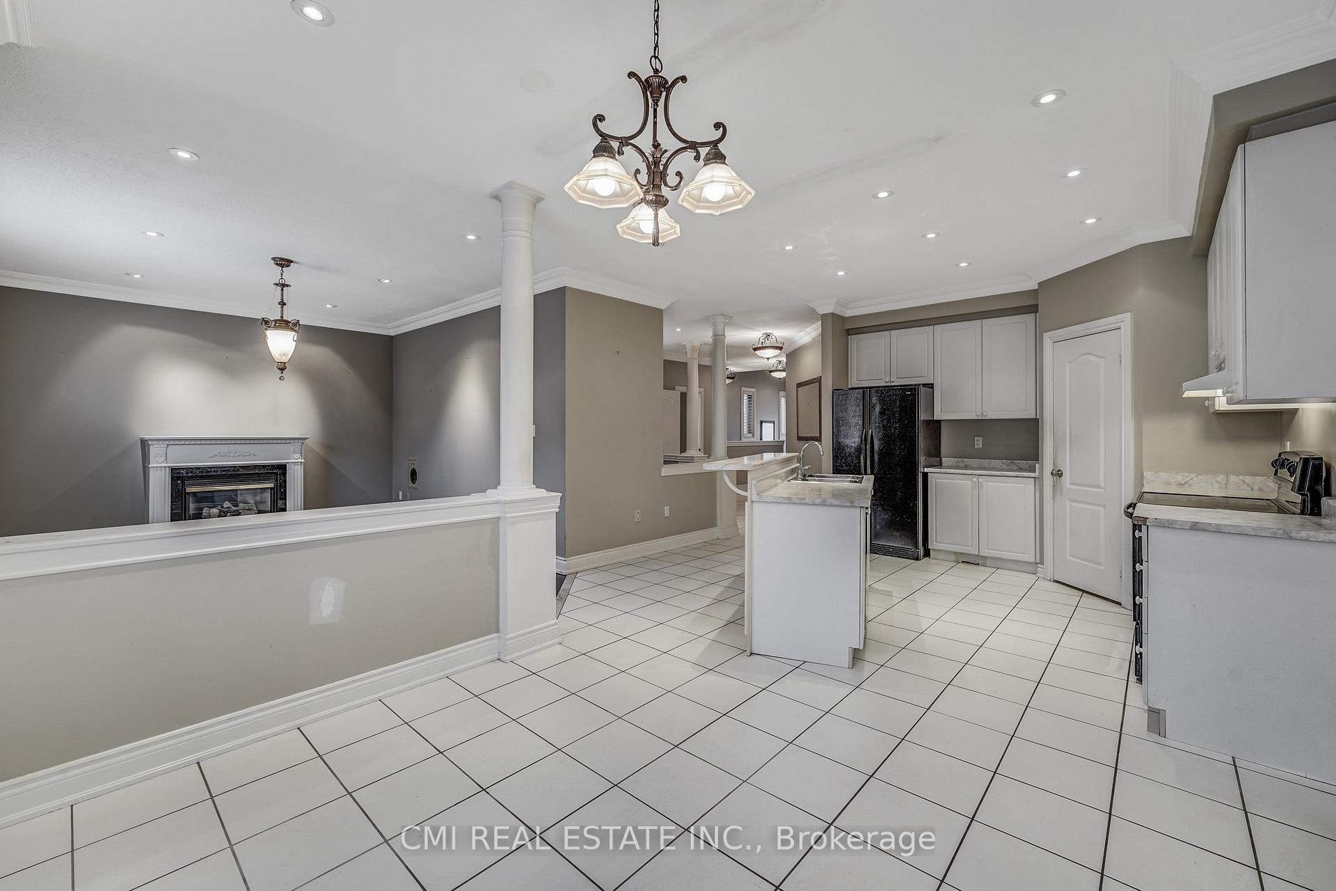 Photo 12 of 54 Rockstep Court, Brampton, Sandringham-Wellington — HOMEH