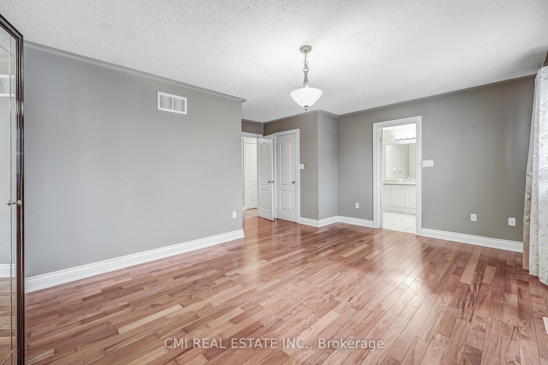 Photo 26 of 54 Rockstep Court, Brampton, Sandringham-Wellington — HOMEH
