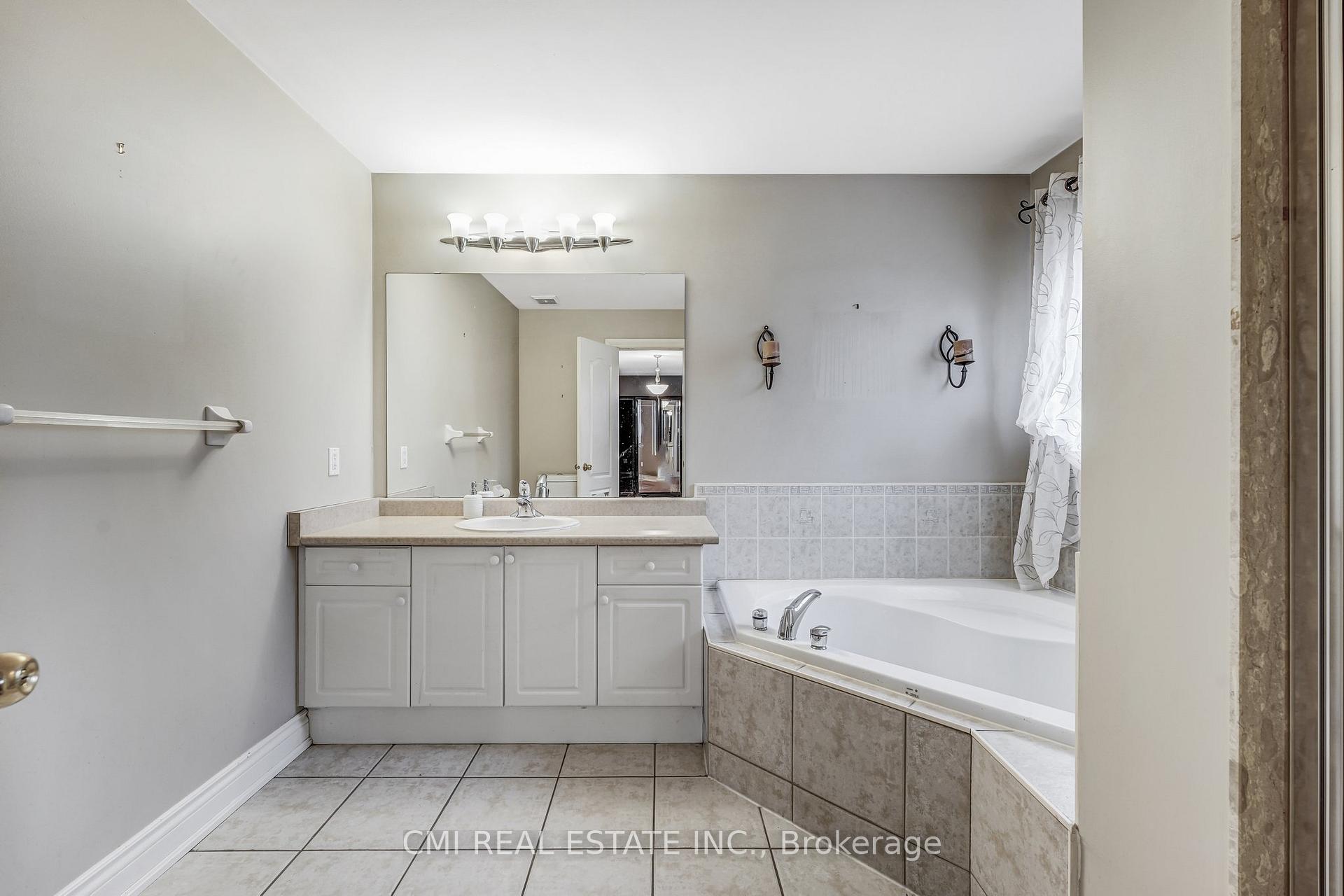 Photo 29 of 54 Rockstep Court, Brampton, Sandringham-Wellington — HOMEH