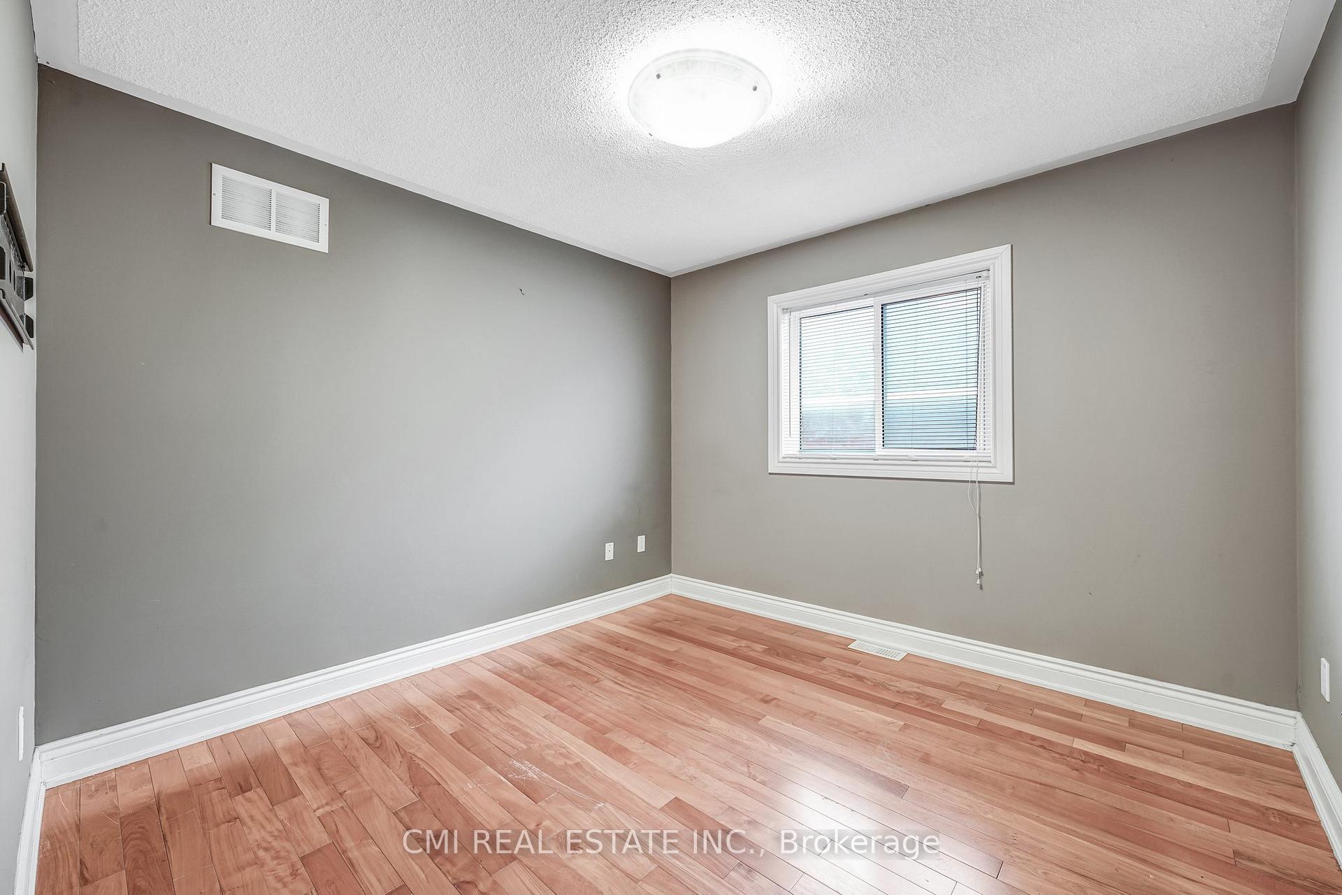 Photo 32 of 54 Rockstep Court, Brampton, Sandringham-Wellington — HOMEH