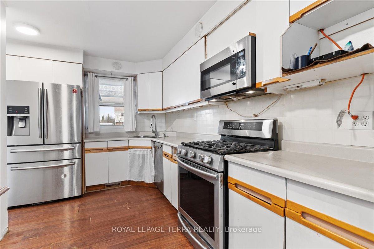 Photo 11 of 276 Royal Salisbury Way, Brampton, Madoc — HOMEH