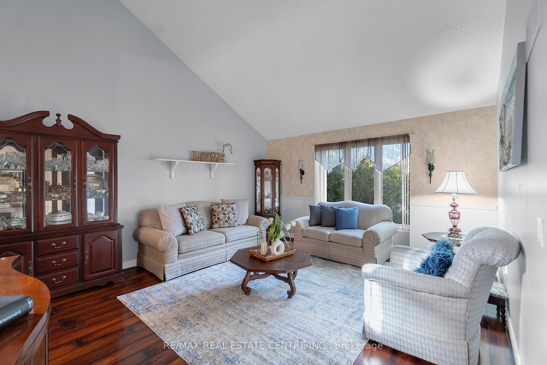 Photo 10 of 107 Royal Palm Drive, Brampton, Heart Lake East — HOMEH